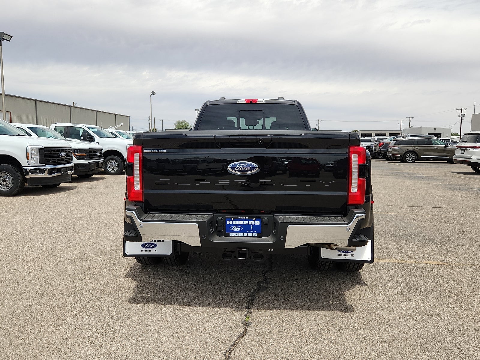2026 Ford Super Duty F-350 DRW LARIAT