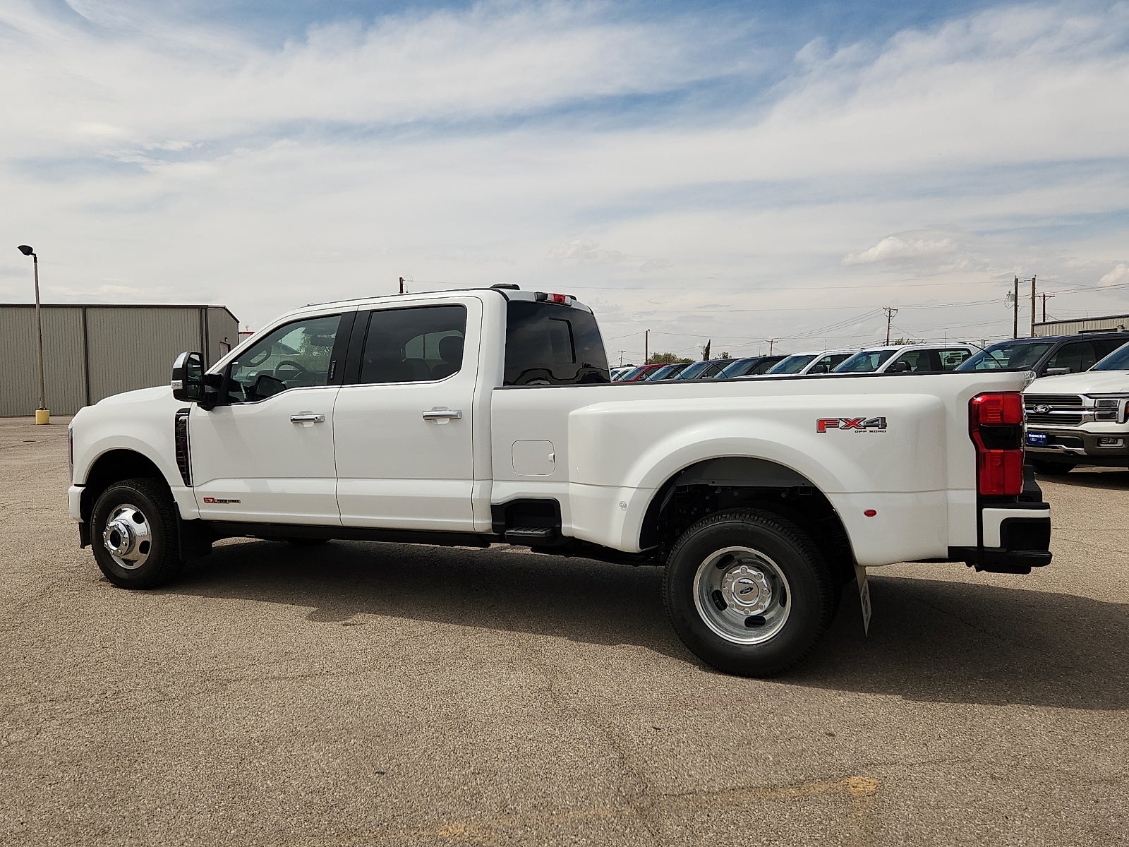 2027 Ford Super Duty F-350 DRW Platinum