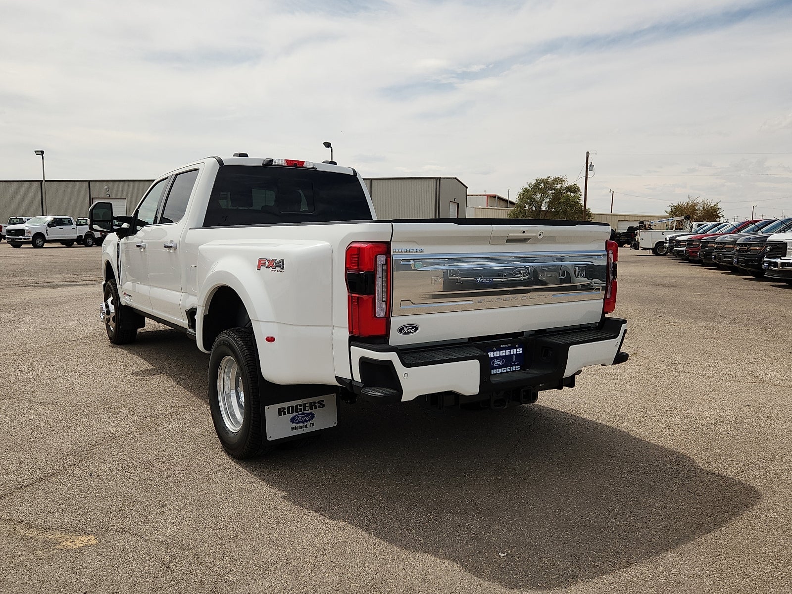 2027 Ford Super Duty F-350 DRW Platinum