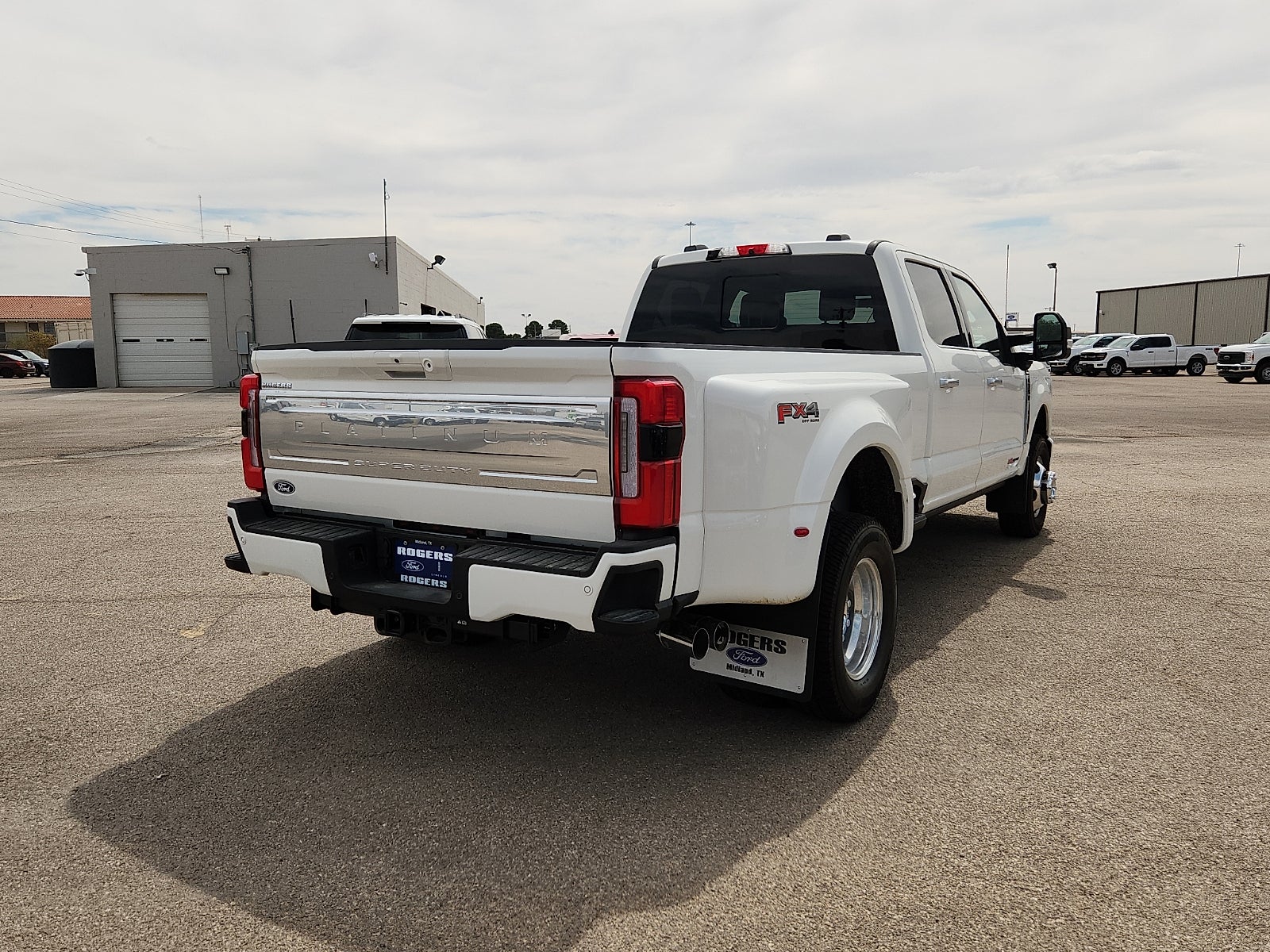 2027 Ford Super Duty F-350 DRW Platinum