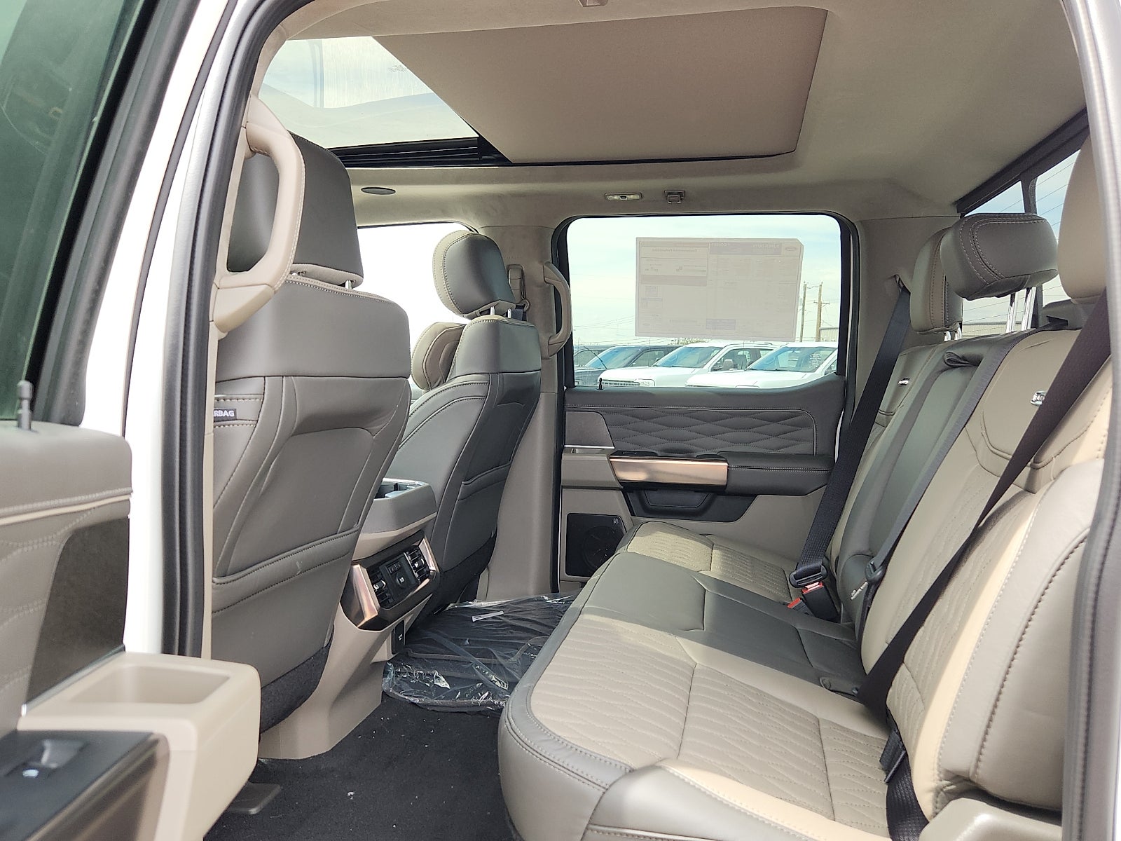 2027 Ford Super Duty F-350 DRW Platinum