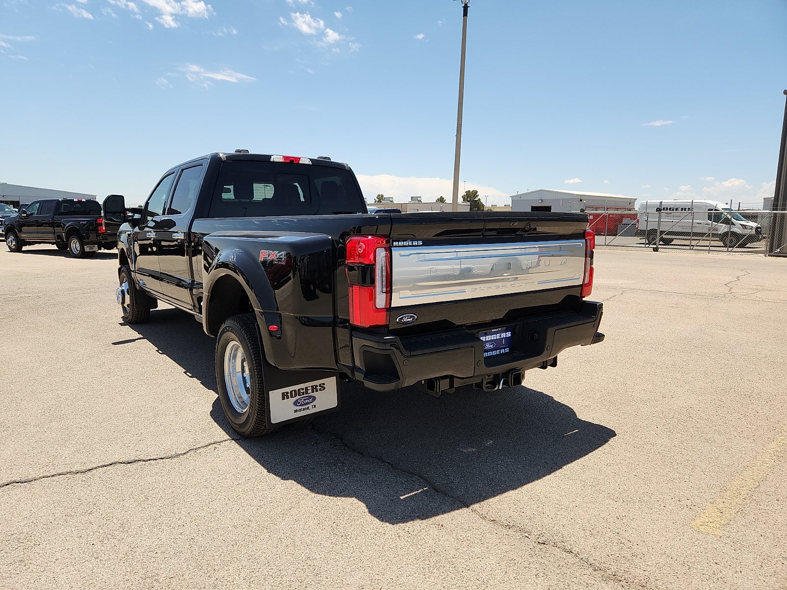 2026 Ford Super Duty F-350 DRW Platinum