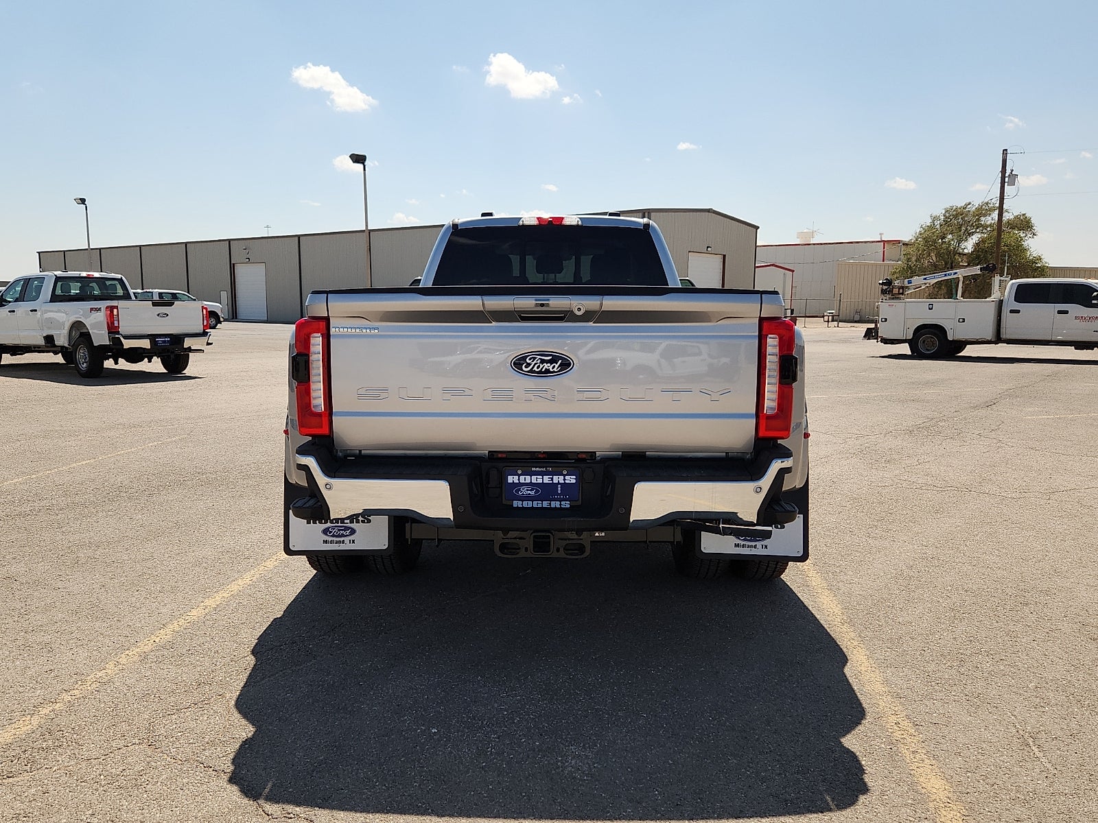 2027 Ford Super Duty F-350 DRW XL