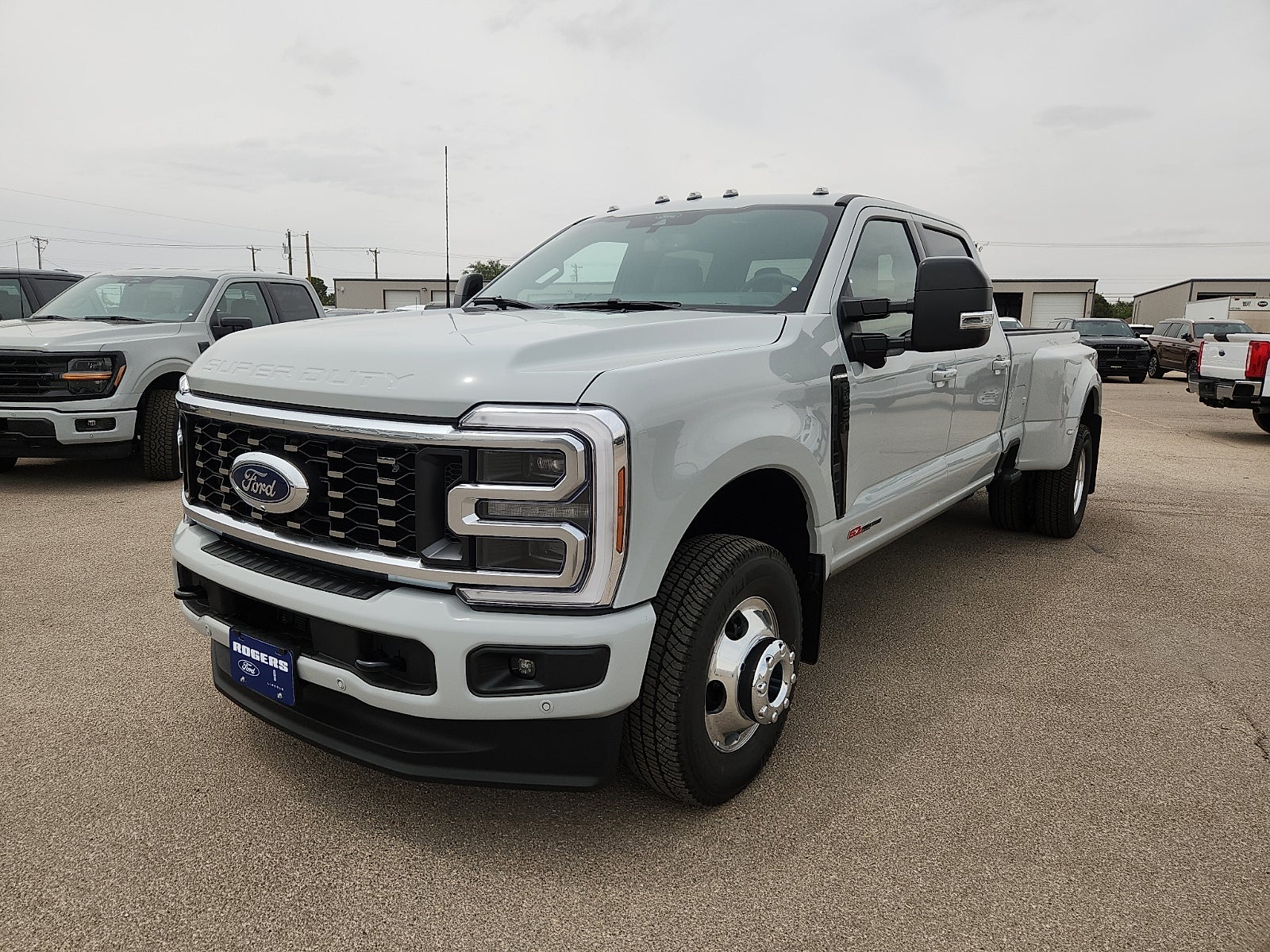 2026 Ford Super Duty F-350 DRW Platinum