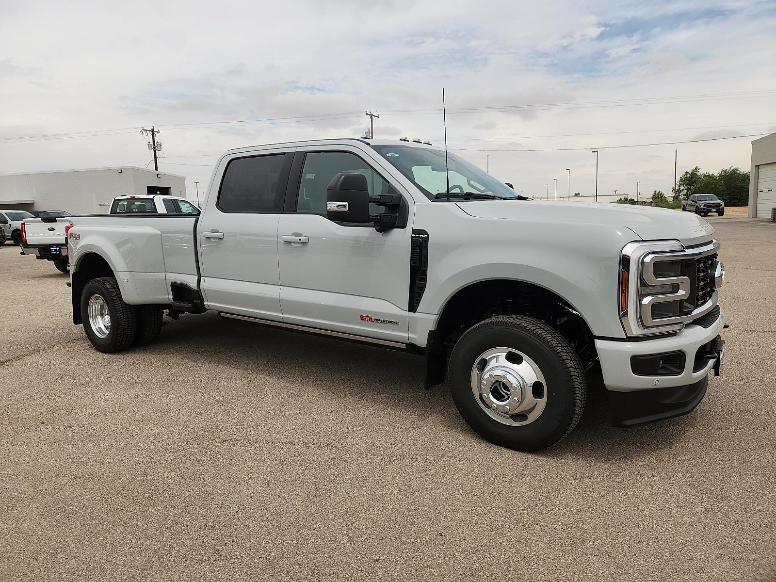 2026 Ford Super Duty F-350 DRW Platinum