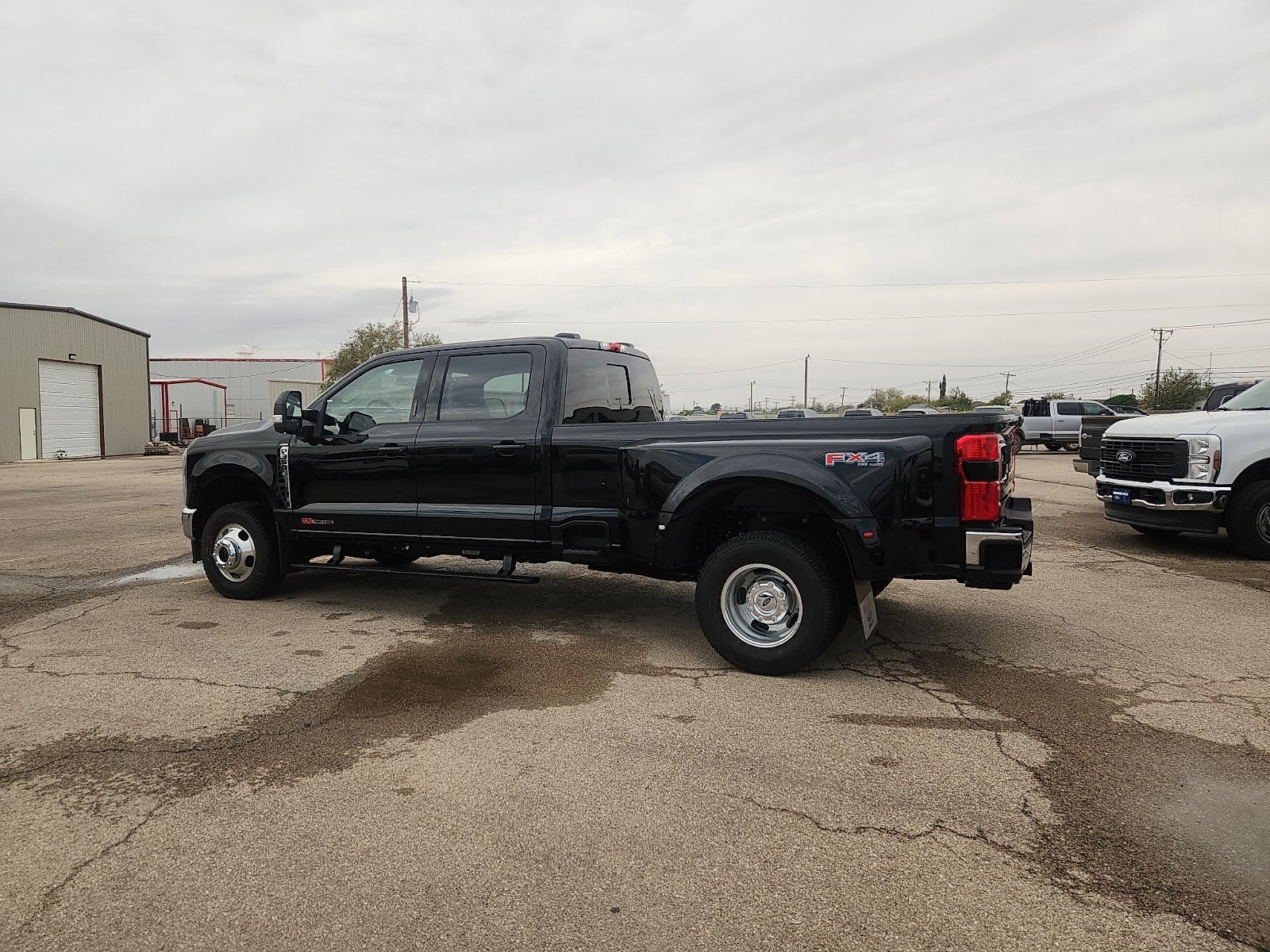 2027 Ford F-350SD Lariat DRW