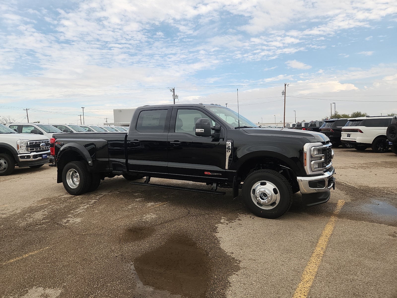 2027 Ford F-350SD Lariat DRW