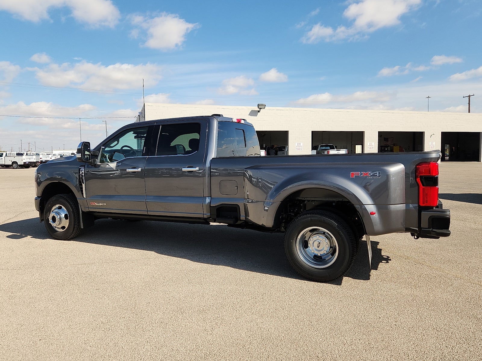 2027 Ford F-350SD Platinum DRW