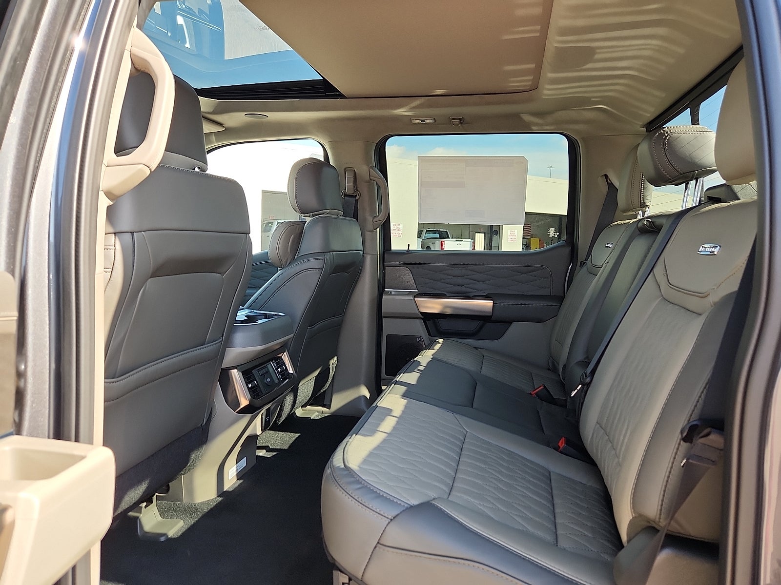 2027 Ford F-350SD Platinum DRW