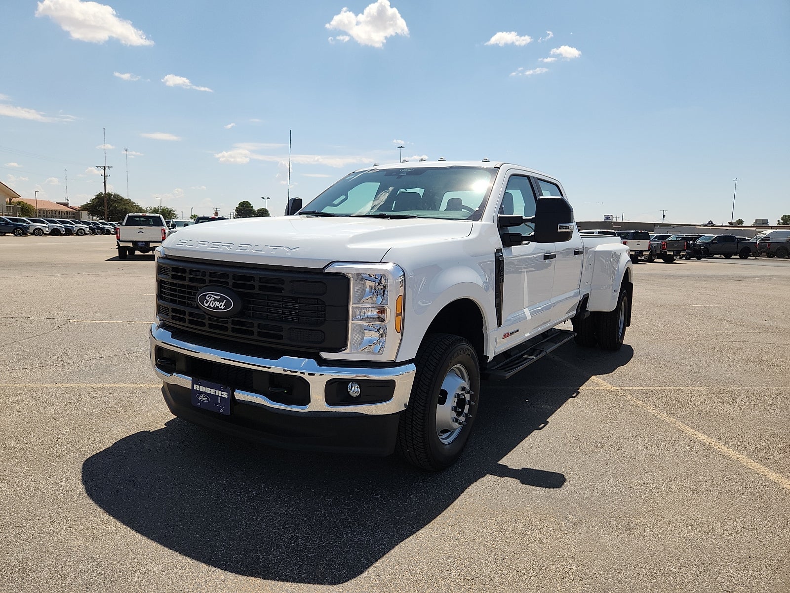 2027 Ford Super Duty F-350 DRW XL