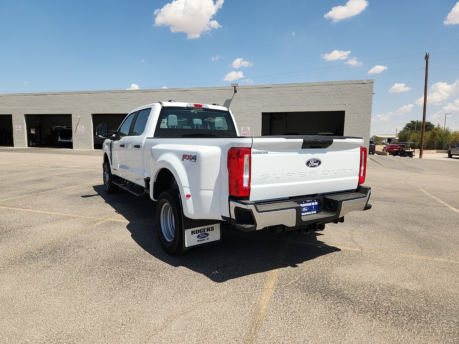 2027 Ford Super Duty F-350 DRW XL