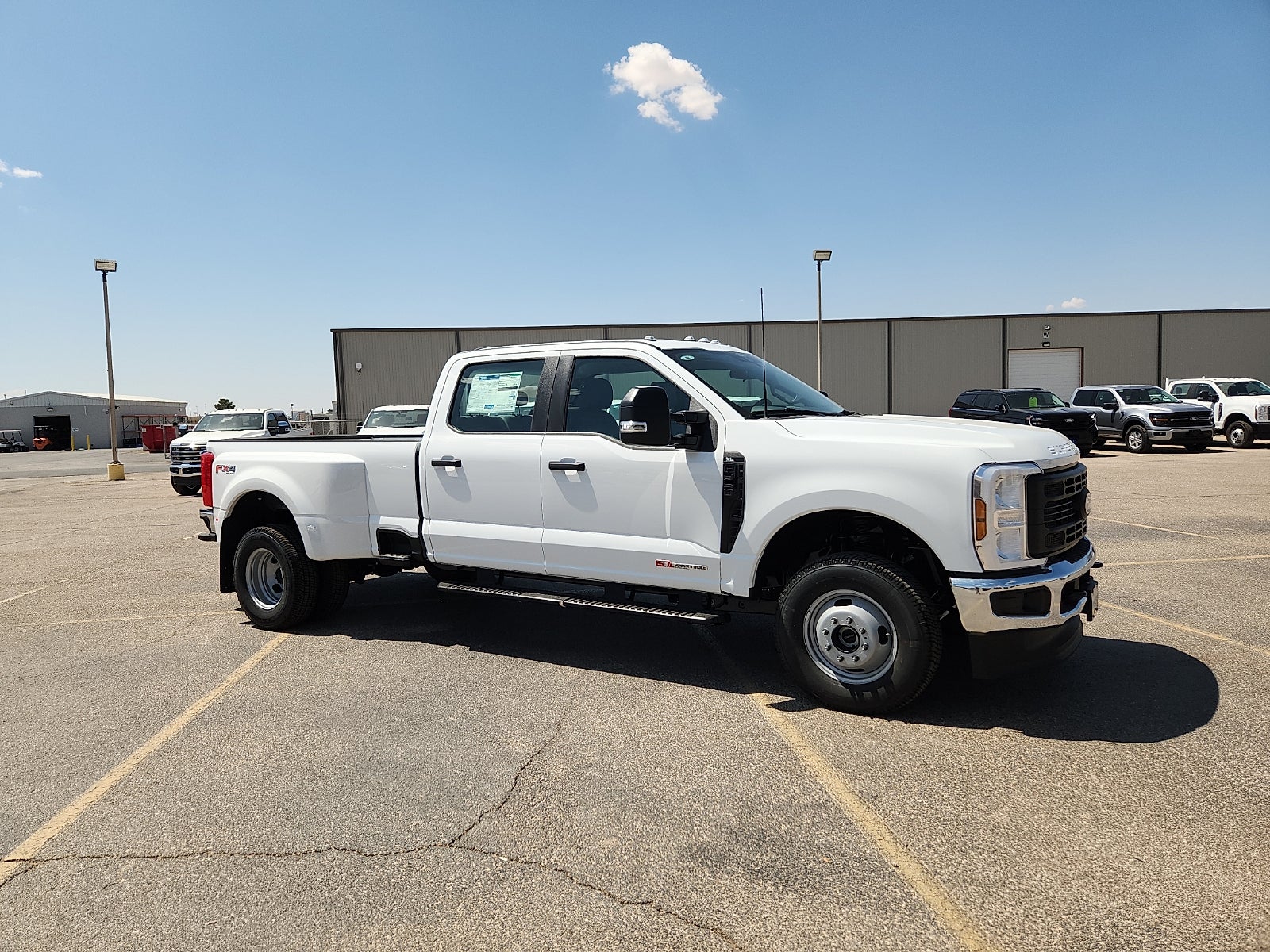 2027 Ford Super Duty F-350 DRW XL