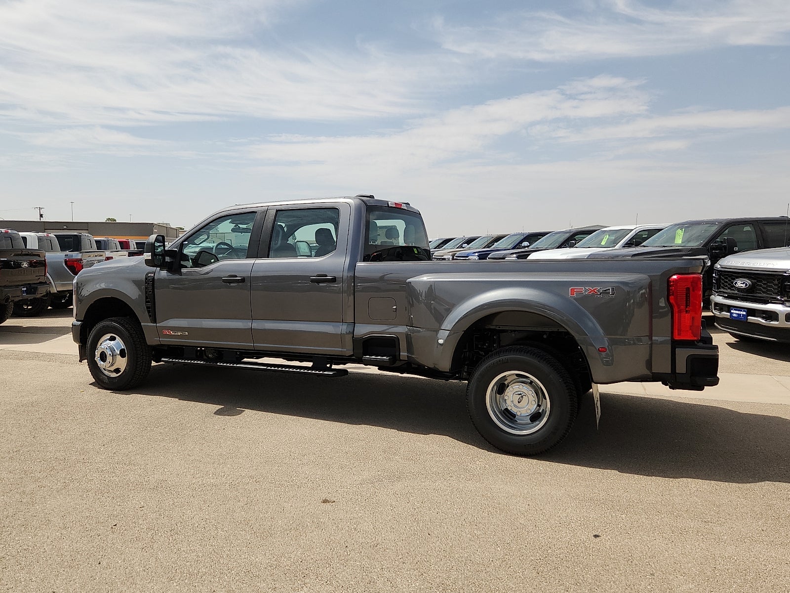 2027 Ford Super Duty F-350 DRW XL