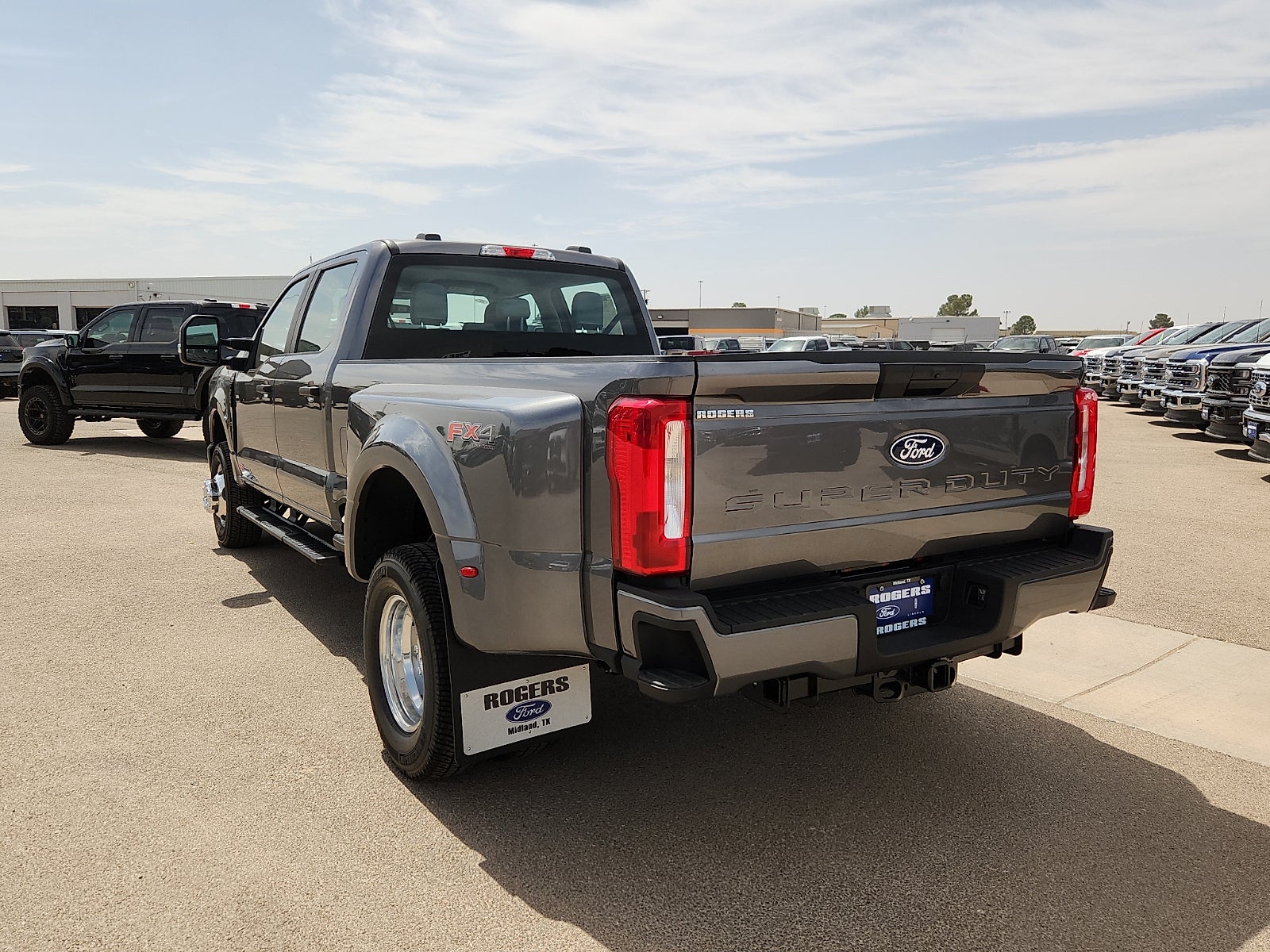 2027 Ford Super Duty F-350 DRW XL