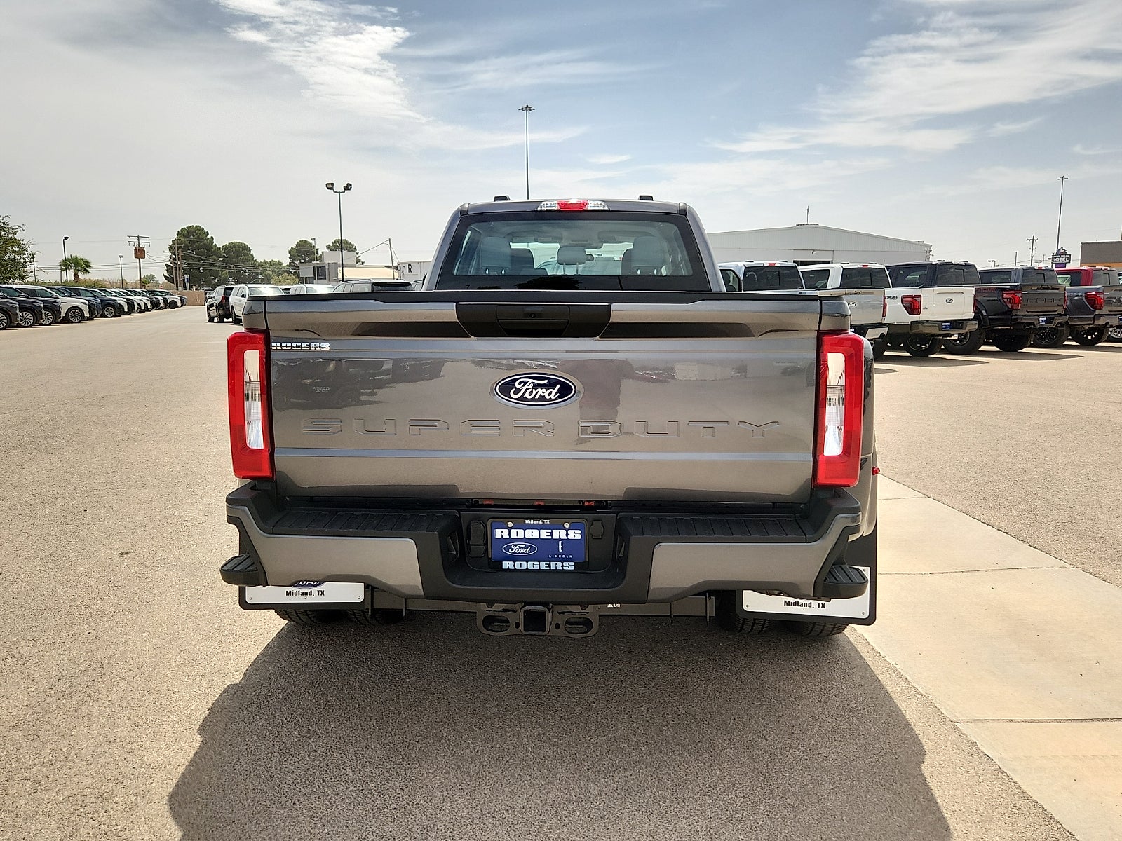 2027 Ford Super Duty F-350 DRW XL