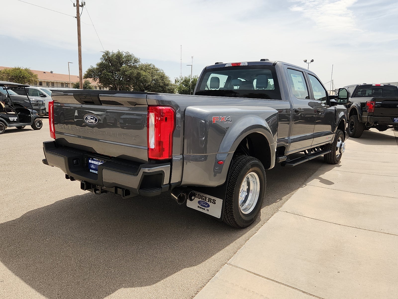 2027 Ford Super Duty F-350 DRW XL
