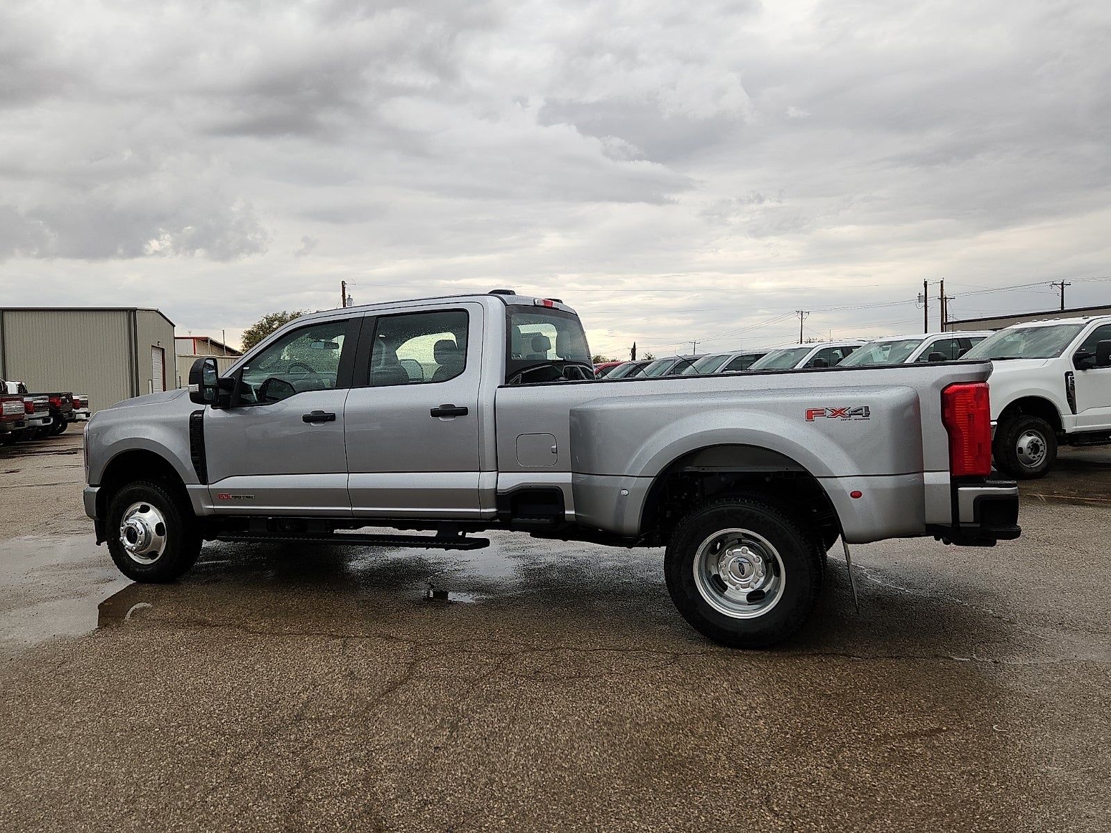 2027 Ford Super Duty F-350 DRW XL