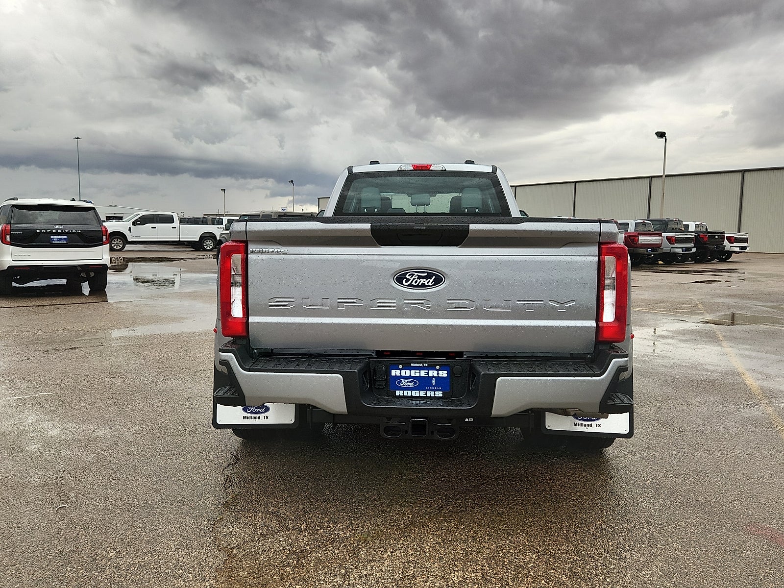 2027 Ford Super Duty F-350 DRW XL