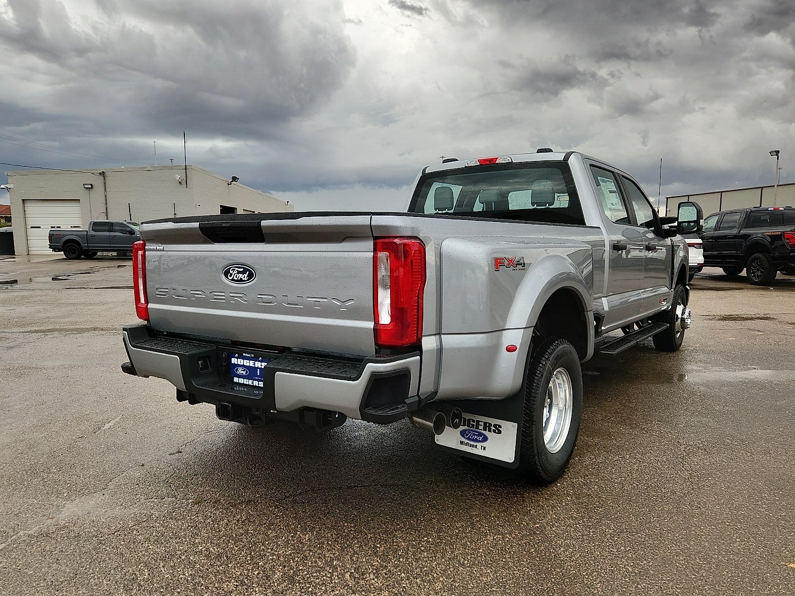2027 Ford Super Duty F-350 DRW XL