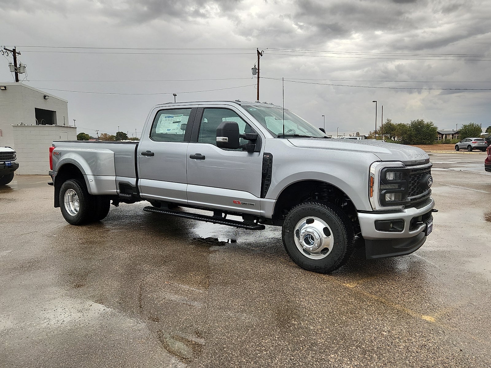2027 Ford Super Duty F-350 DRW XL
