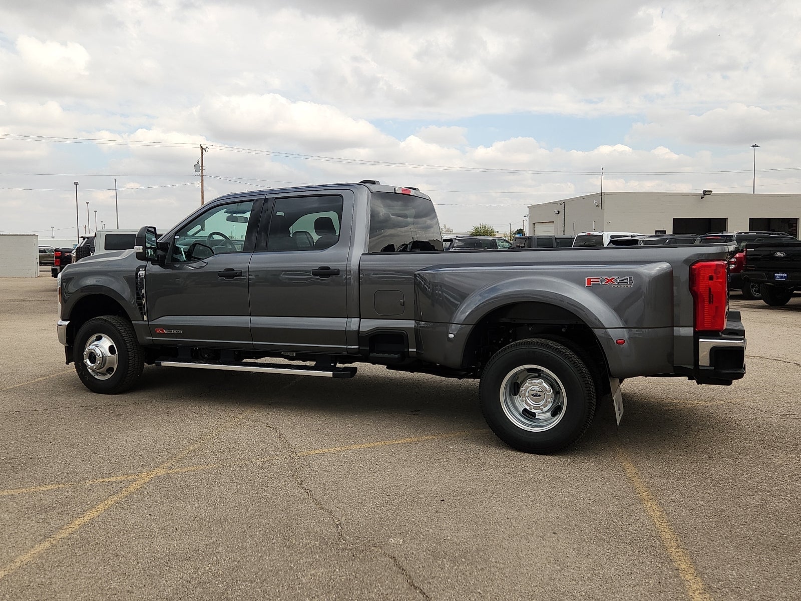 2027 Ford F-350SD XLT DRW