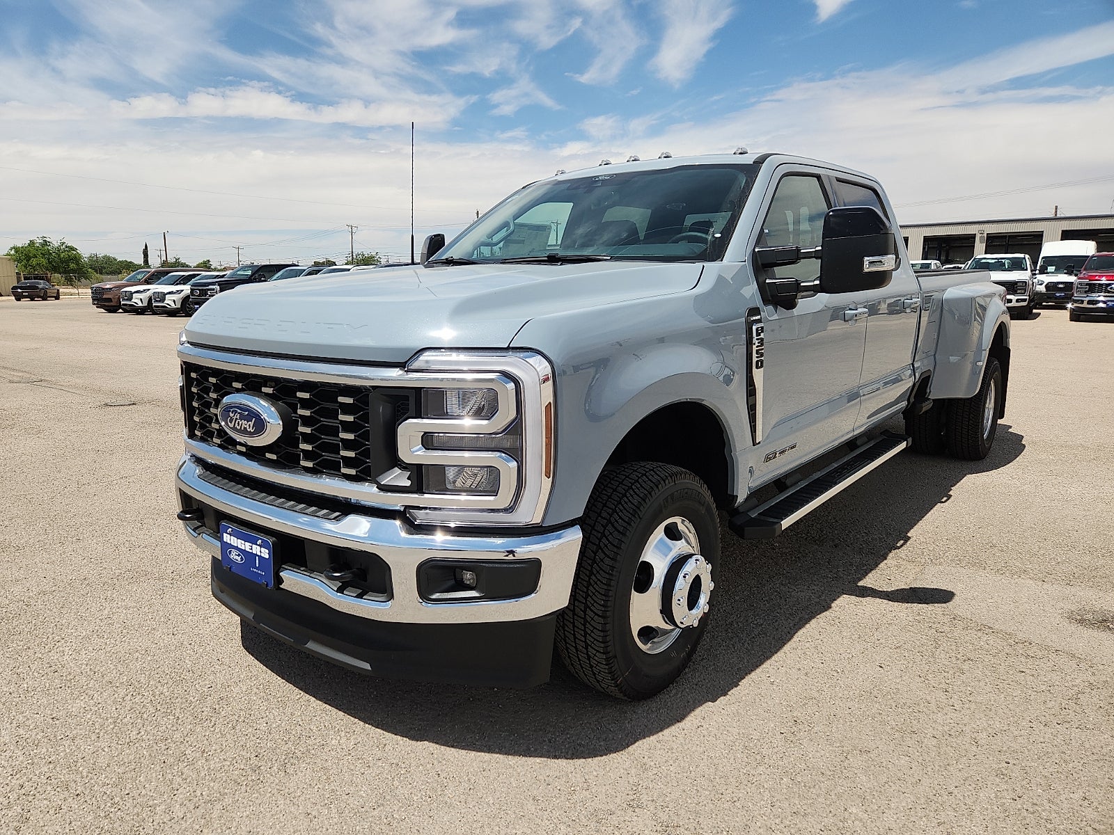 2026 Ford Super Duty F-350 DRW LARIAT