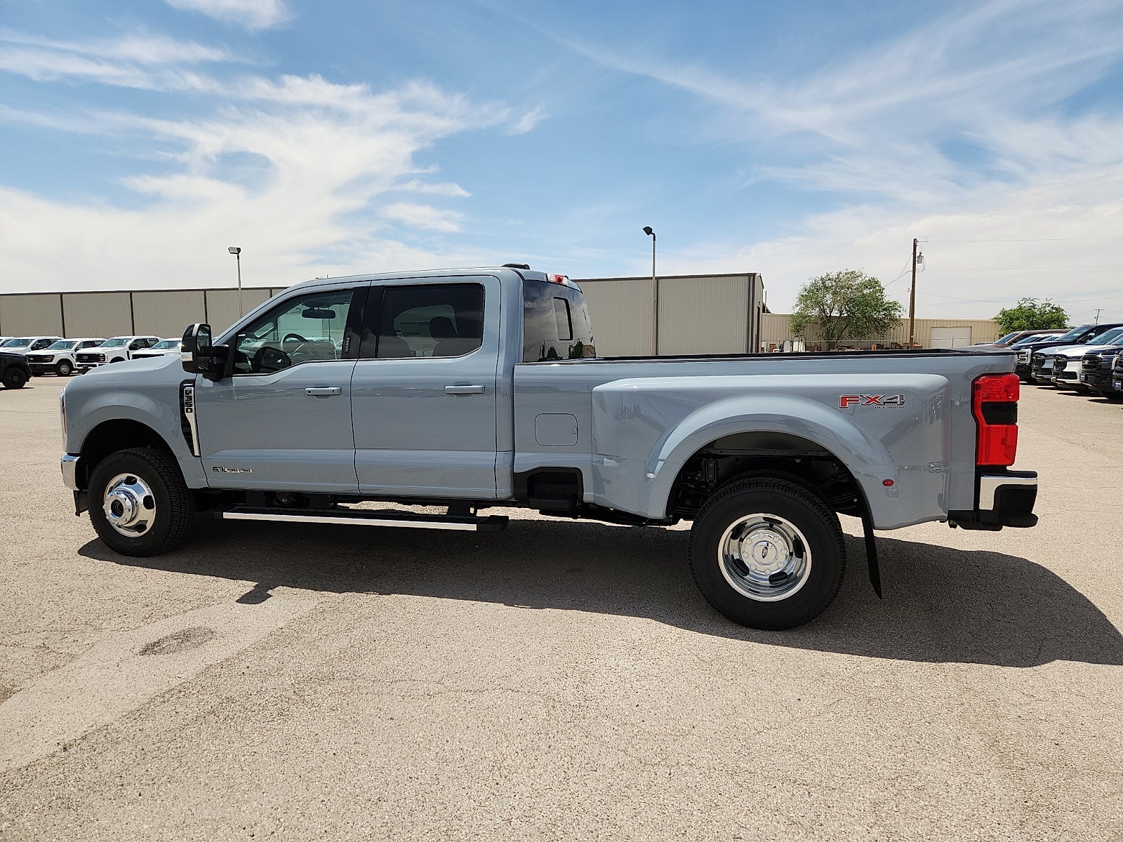 2026 Ford Super Duty F-350 DRW LARIAT