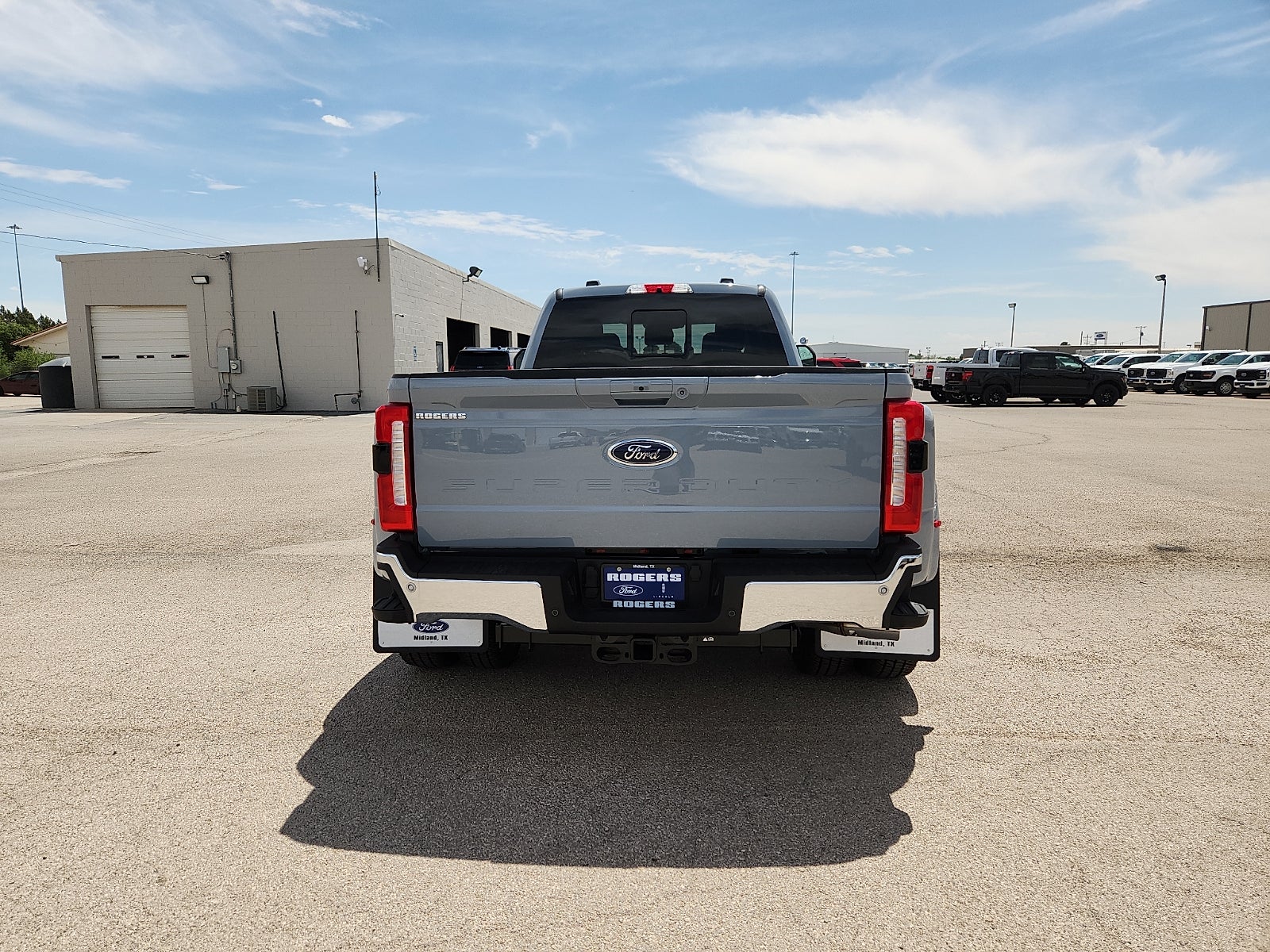 2026 Ford Super Duty F-350 DRW LARIAT