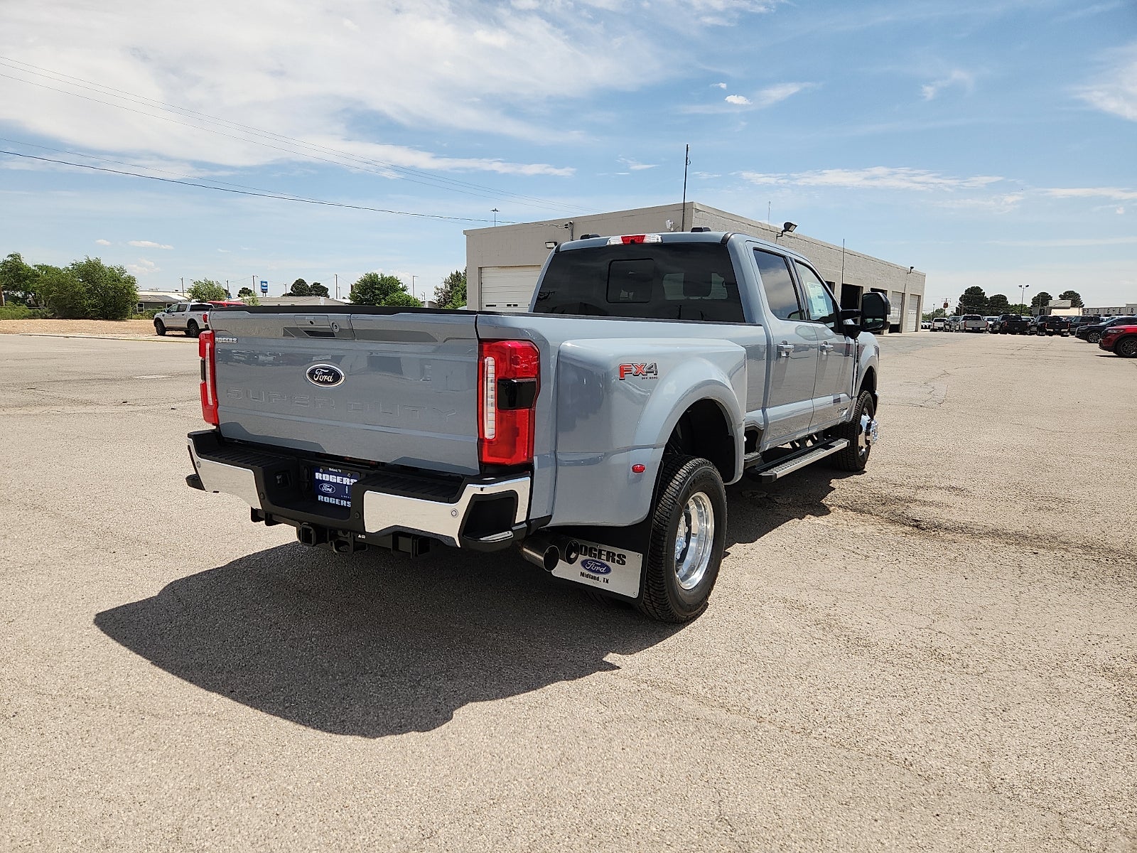 2026 Ford Super Duty F-350 DRW LARIAT