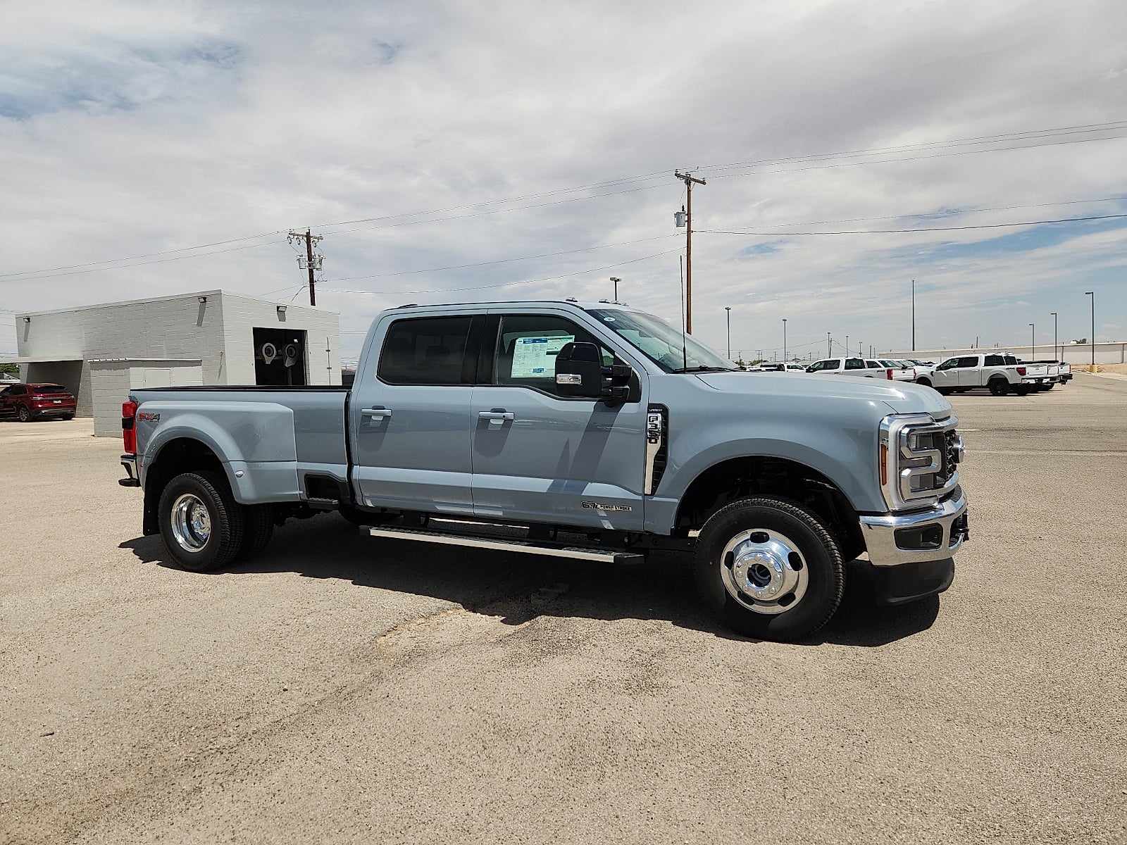 2026 Ford Super Duty F-350 DRW LARIAT