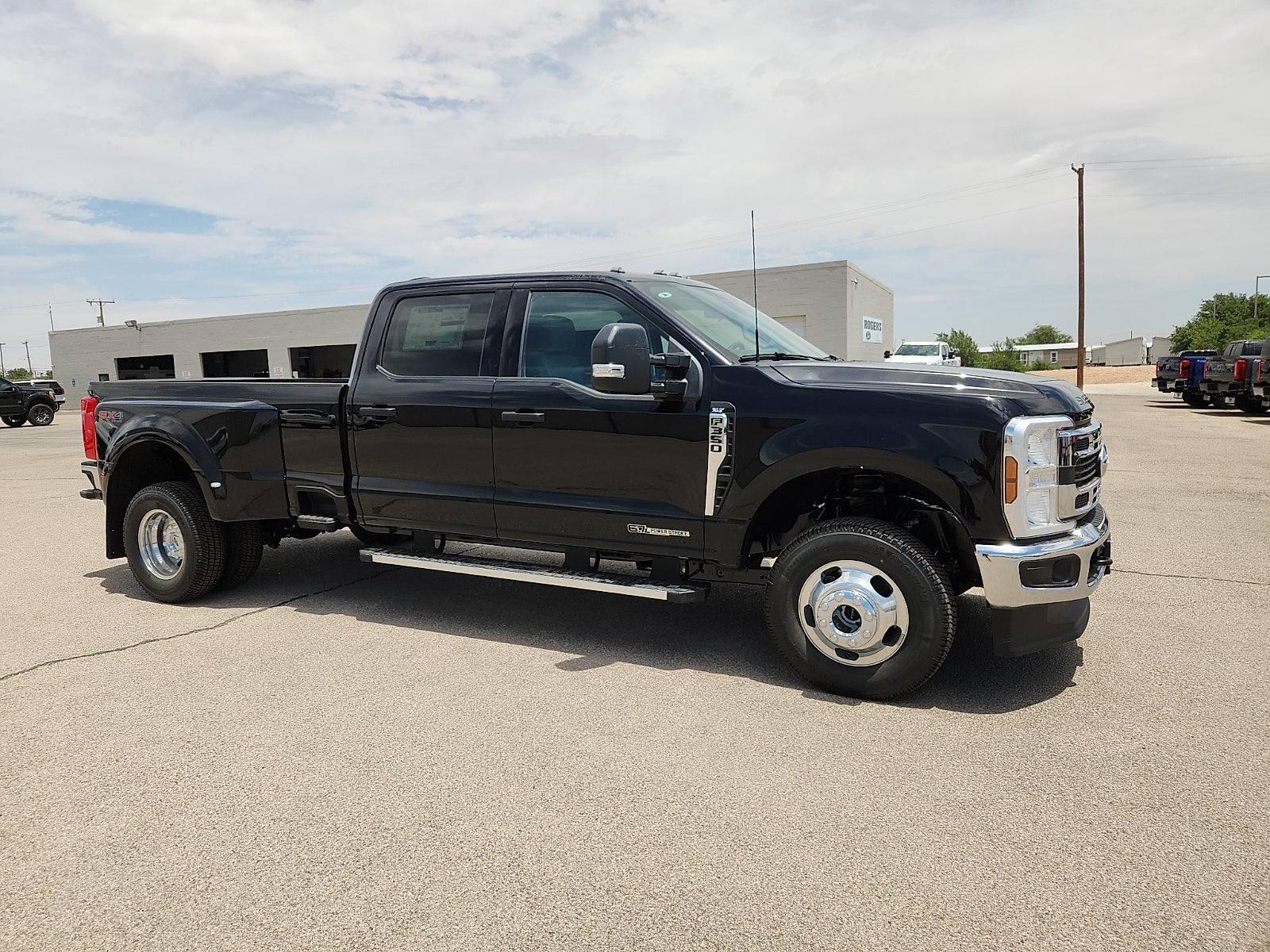 2026 Ford Super Duty F-350 DRW XLT