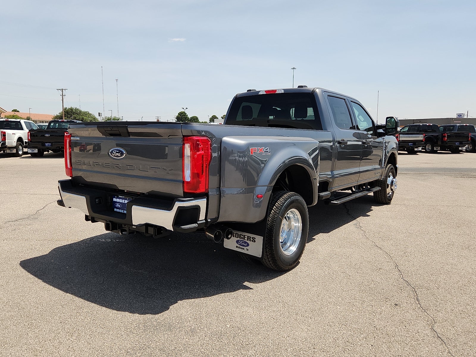 2026 Ford Super Duty F-350 DRW XLT