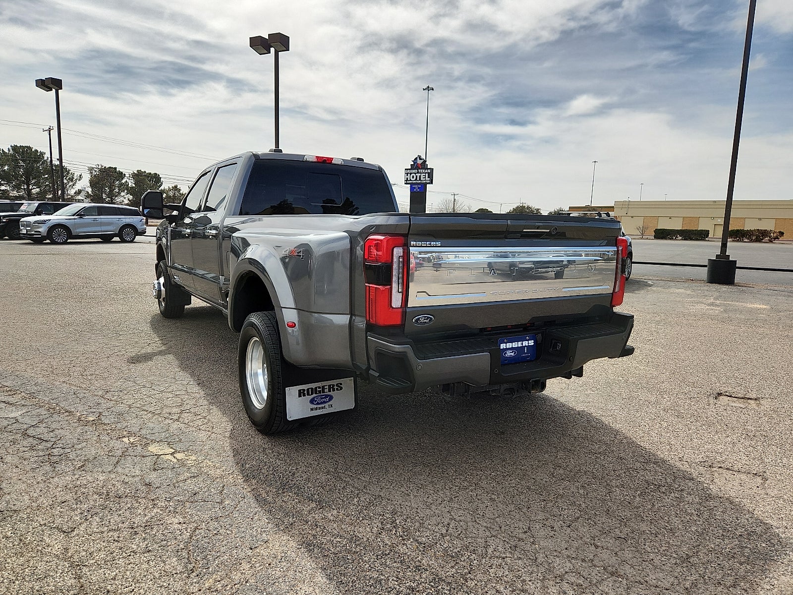2024 Ford Super Duty F-350 DRW Platinum