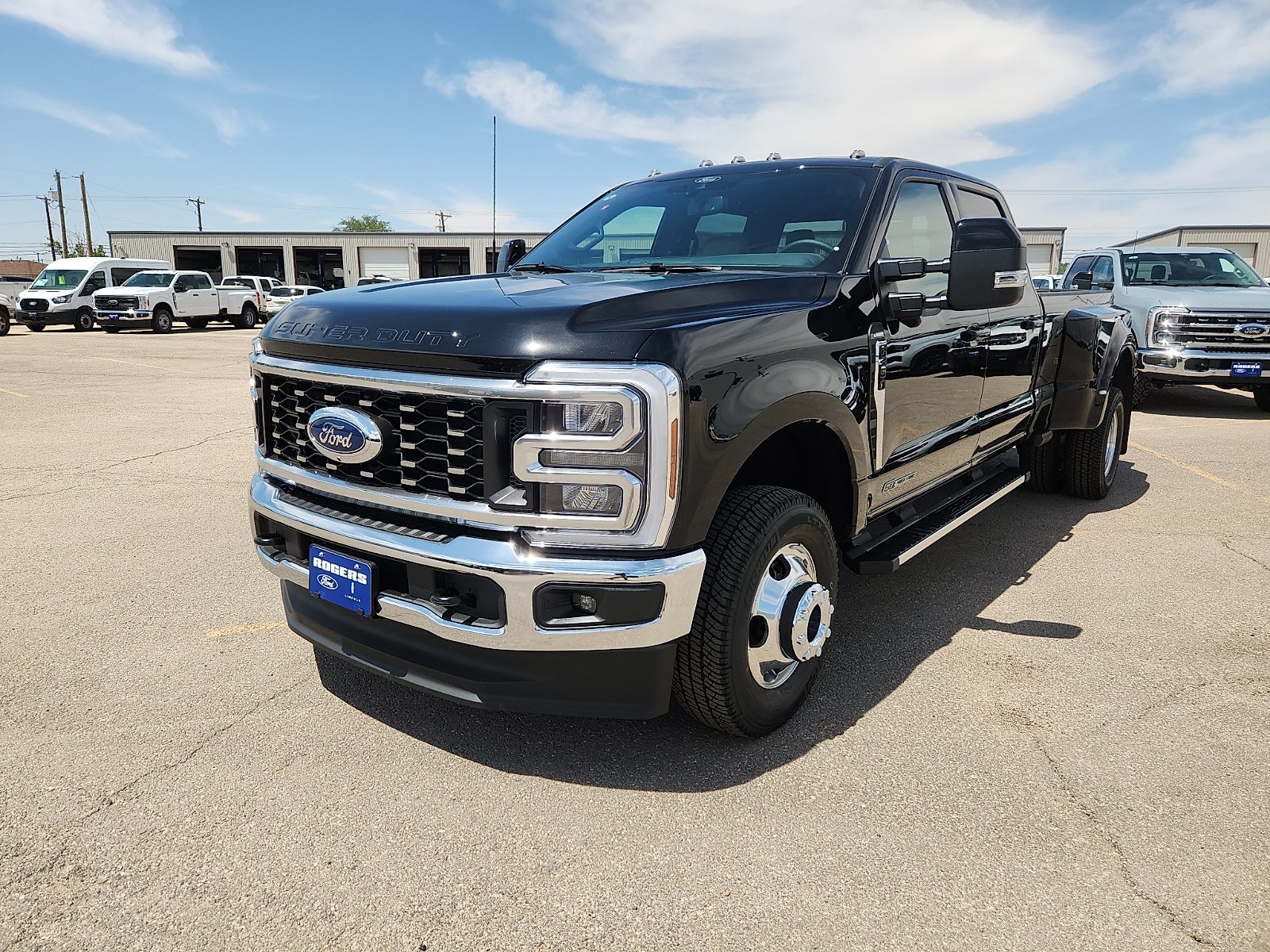 2026 Ford Super Duty F-350 DRW LARIAT