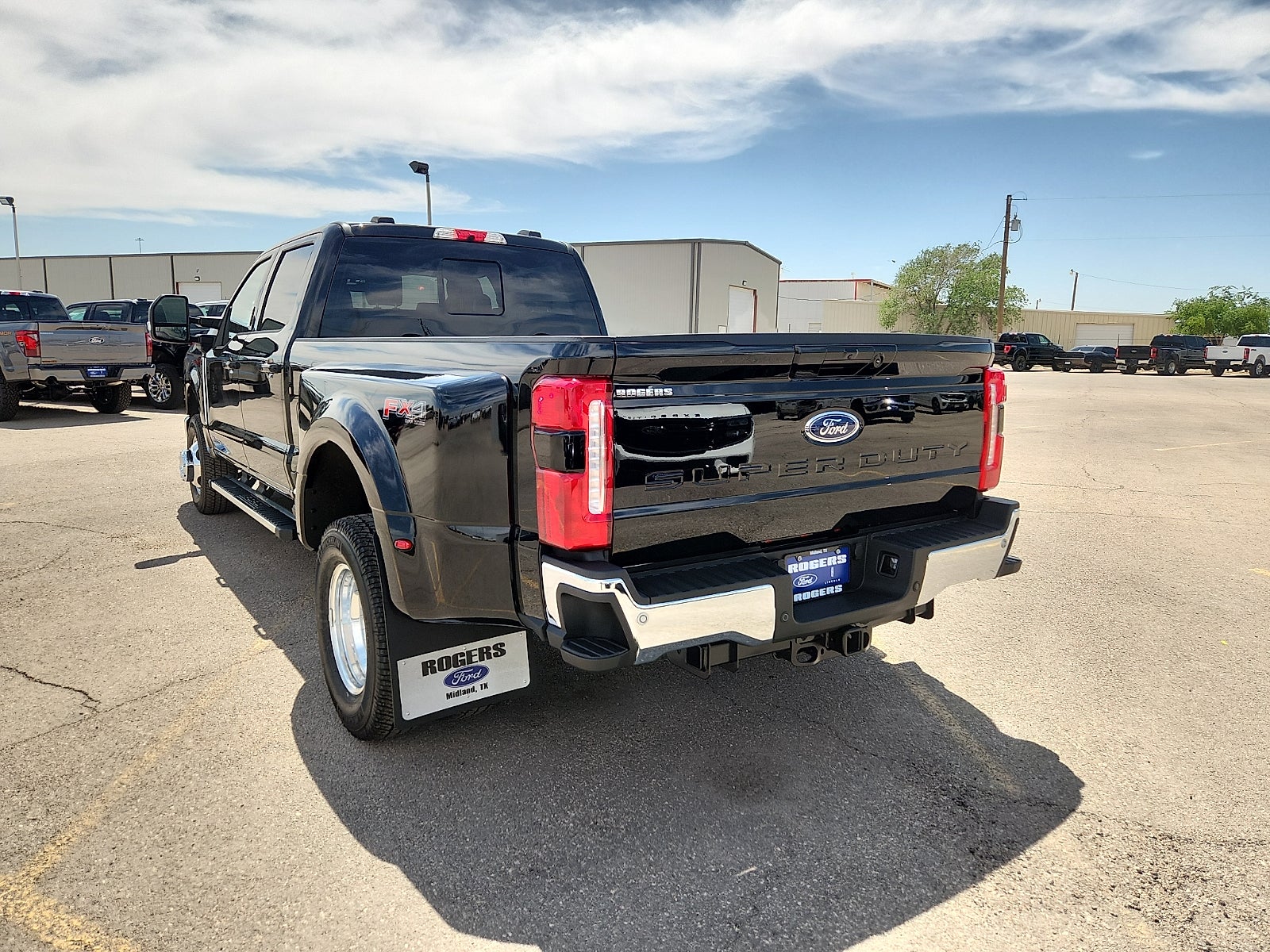 2026 Ford Super Duty F-350 DRW LARIAT