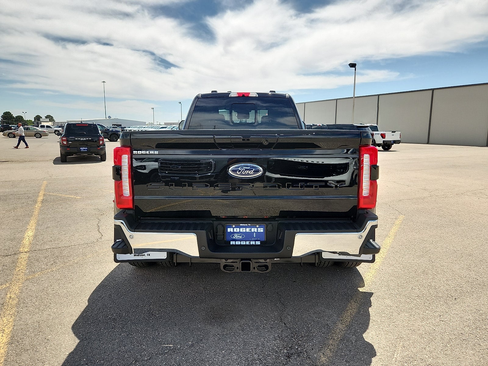 2026 Ford Super Duty F-350 DRW LARIAT
