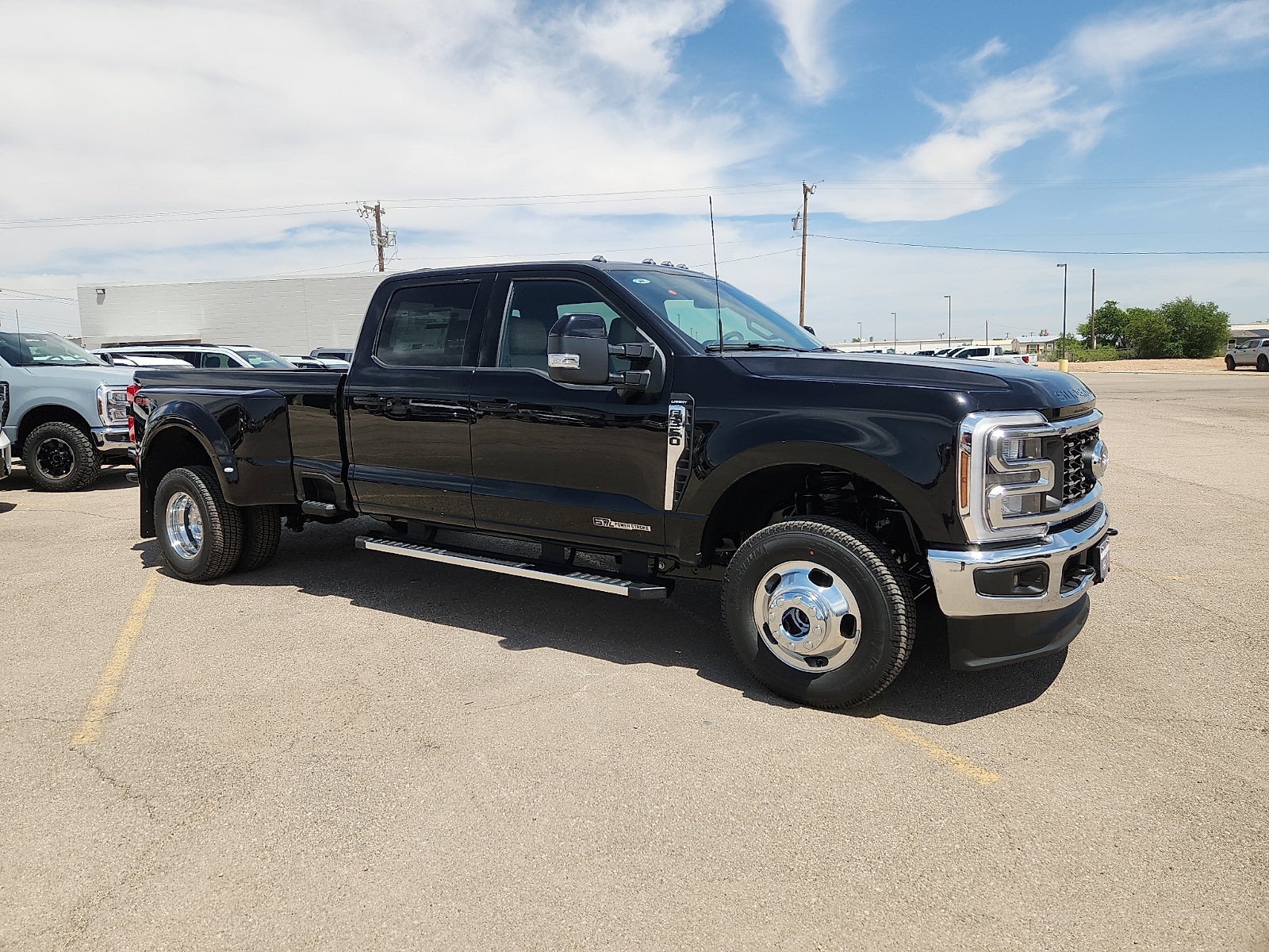 2026 Ford Super Duty F-350 DRW LARIAT