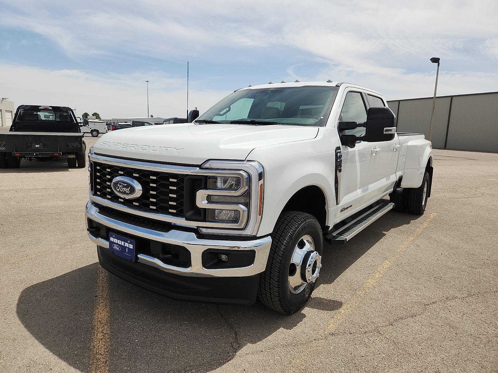 2026 Ford Super Duty F-350 DRW LARIAT