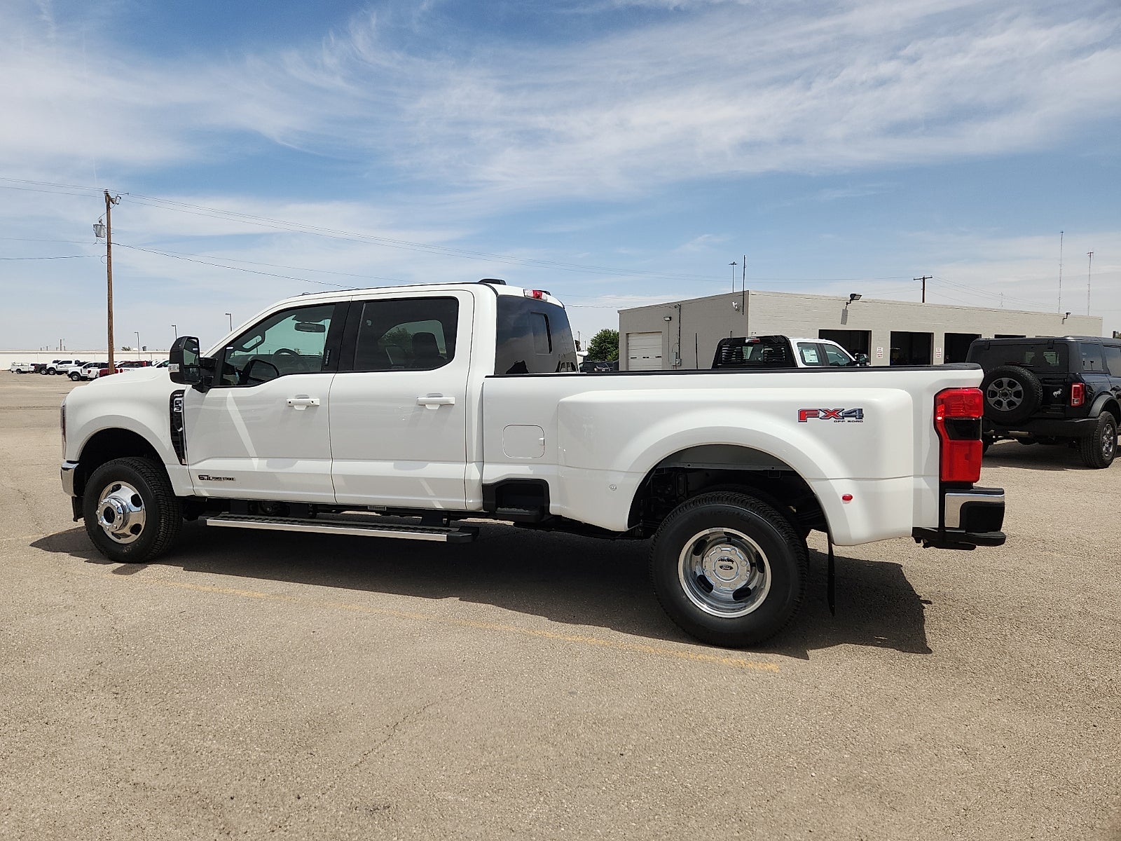 2026 Ford Super Duty F-350 DRW LARIAT