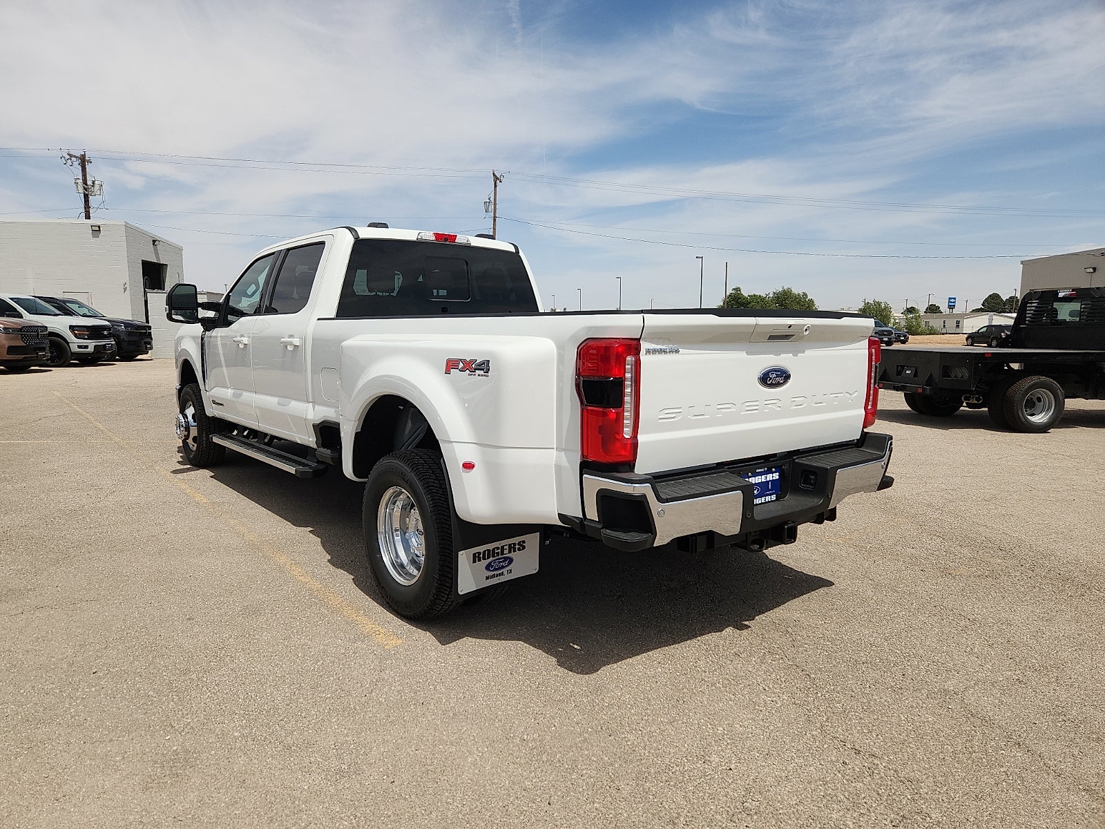 2026 Ford Super Duty F-350 DRW LARIAT
