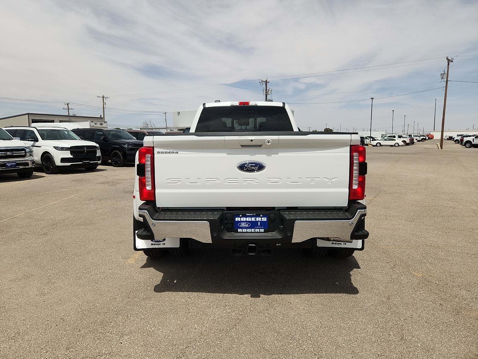 2026 Ford Super Duty F-350 DRW LARIAT