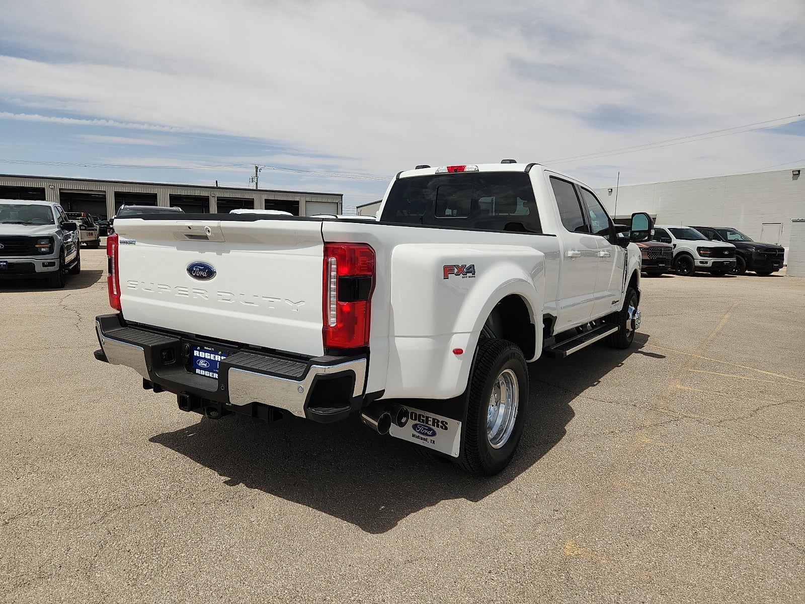 2026 Ford Super Duty F-350 DRW LARIAT