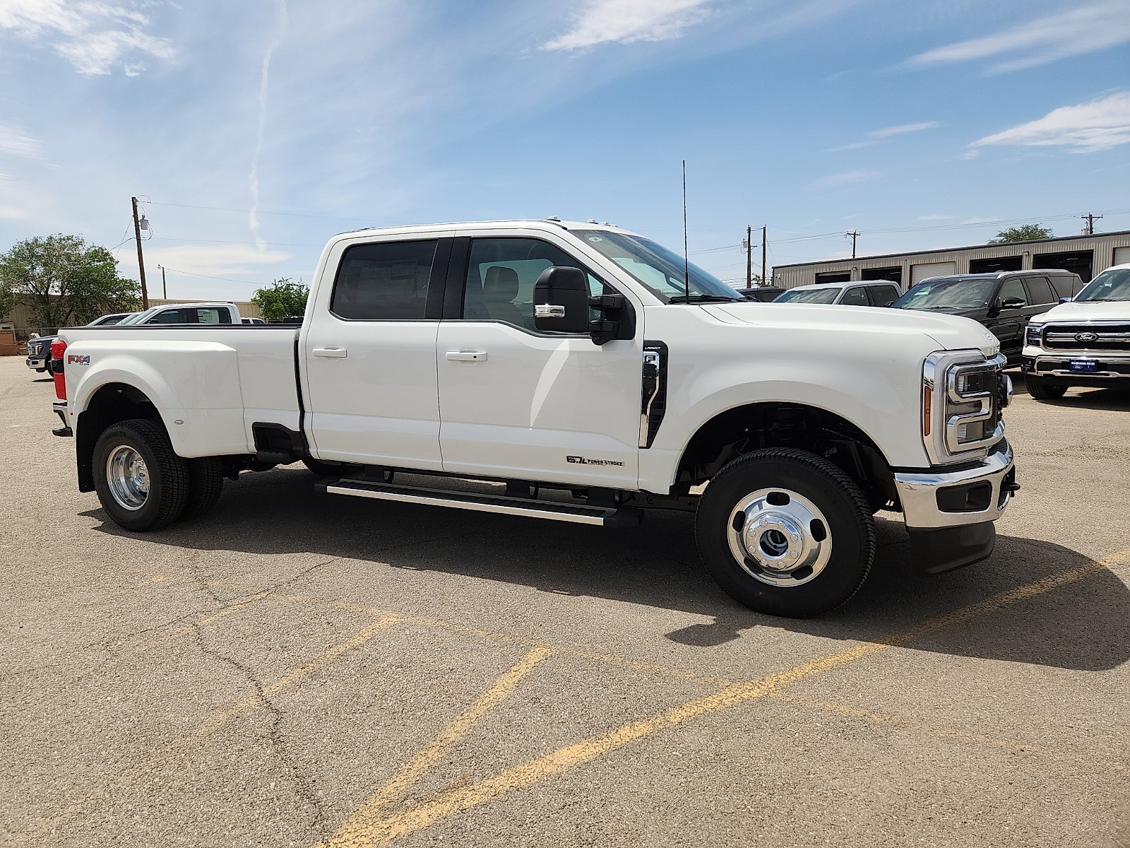 2026 Ford Super Duty F-350 DRW LARIAT