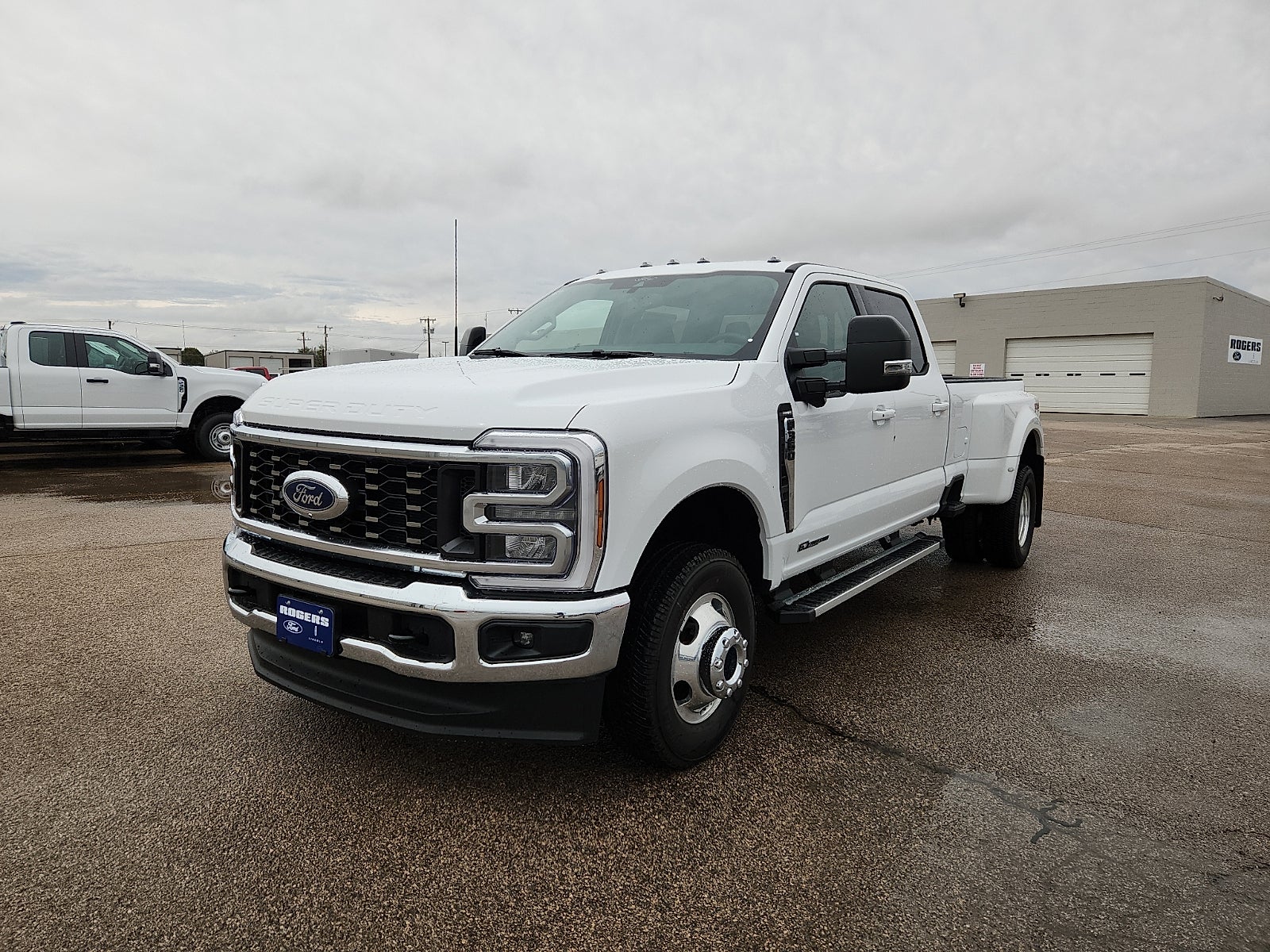 2026 Ford Super Duty F-350 DRW LARIAT