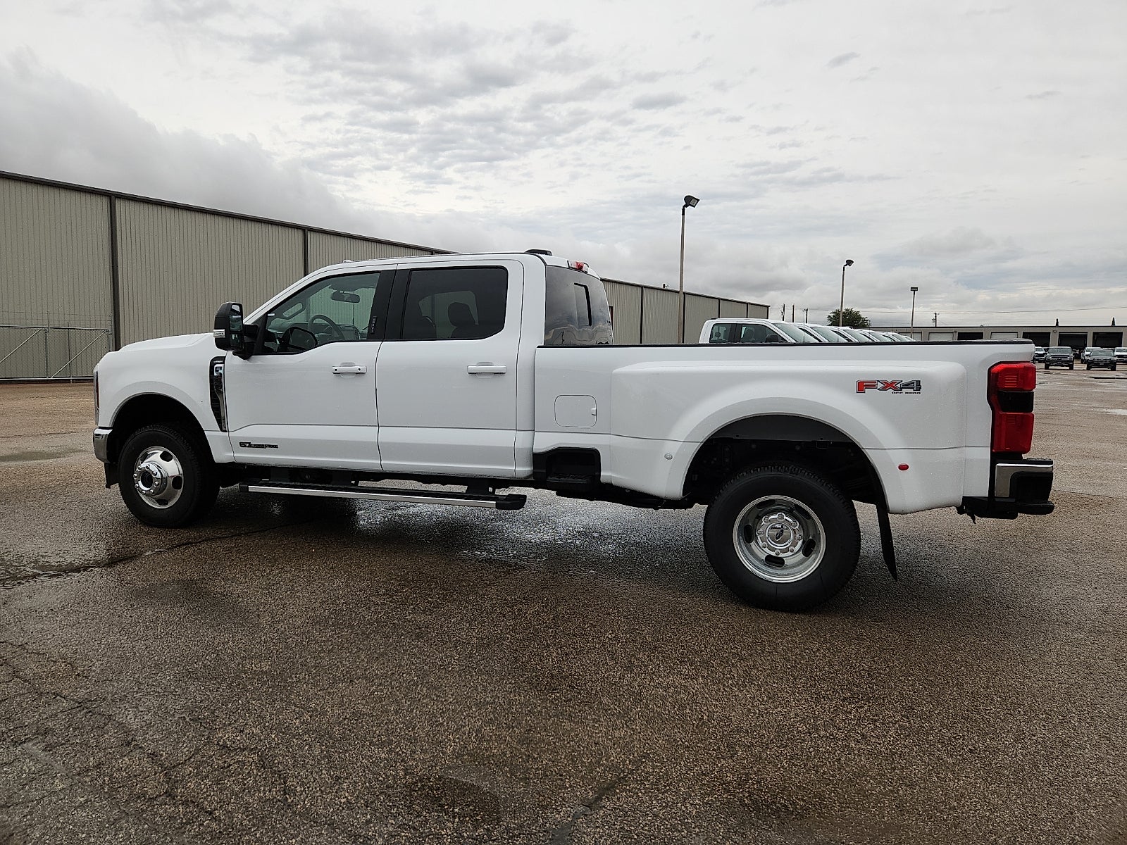 2026 Ford Super Duty F-350 DRW LARIAT