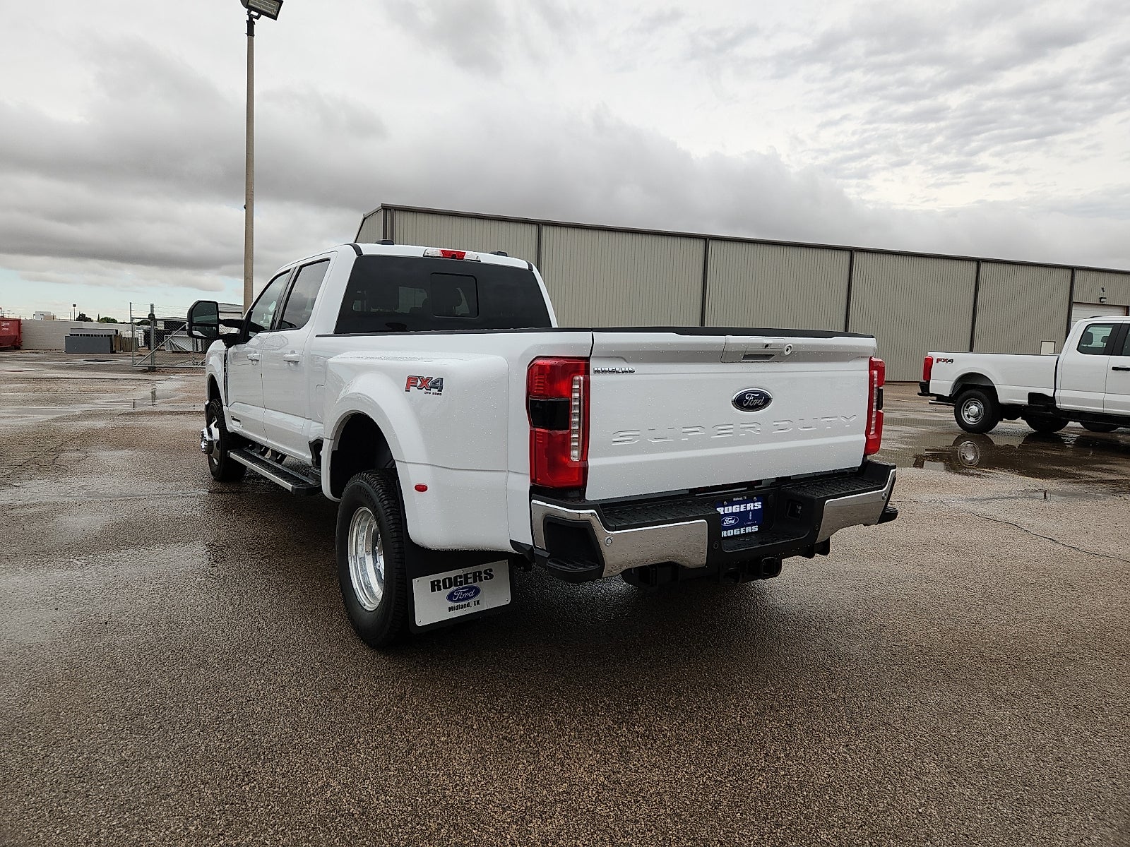 2026 Ford Super Duty F-350 DRW LARIAT
