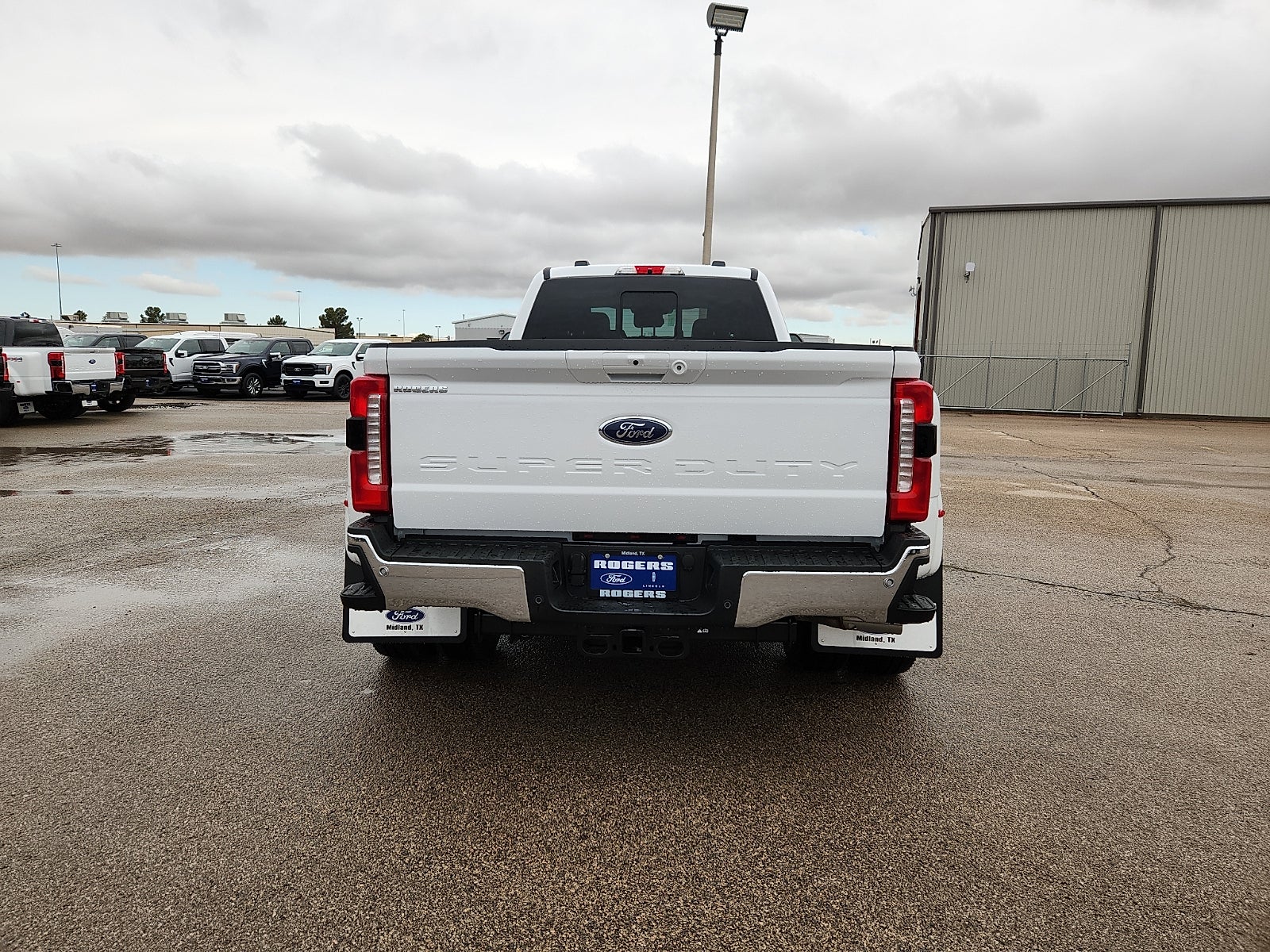 2026 Ford Super Duty F-350 DRW LARIAT