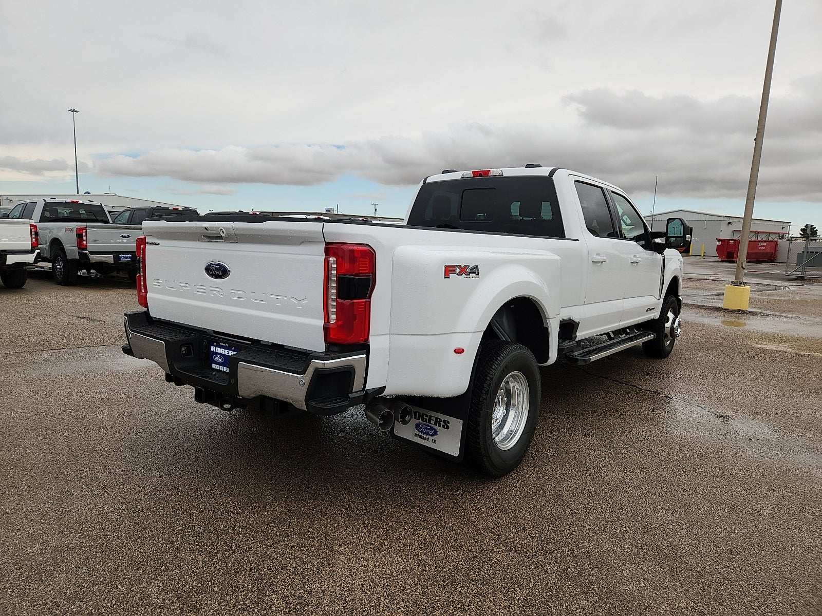 2026 Ford Super Duty F-350 DRW LARIAT