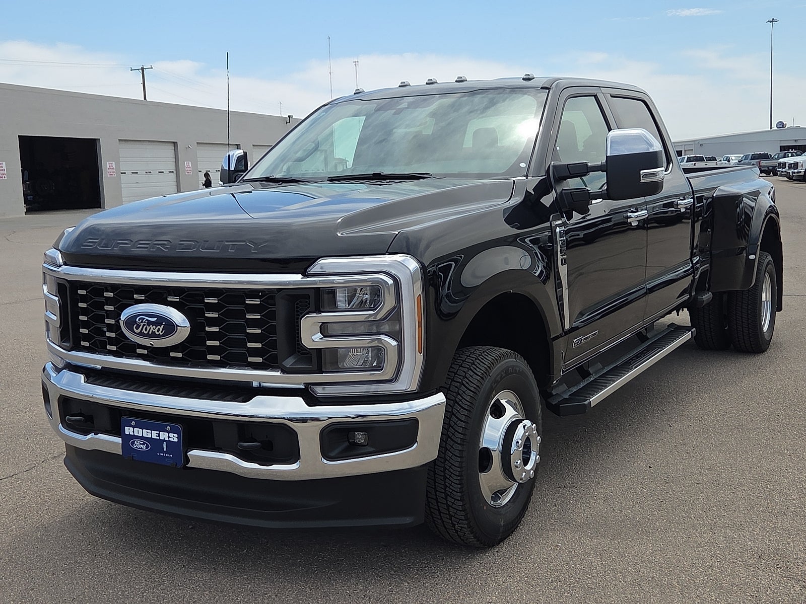 2026 Ford Super Duty F-350 DRW LARIAT