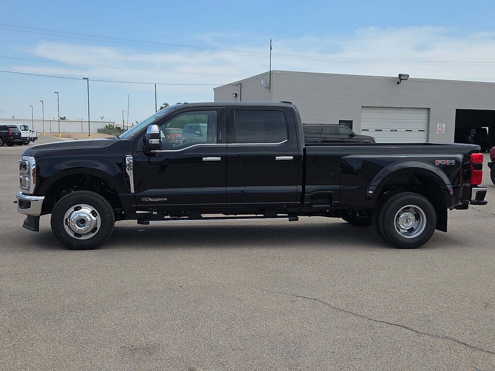 2026 Ford Super Duty F-350 DRW LARIAT